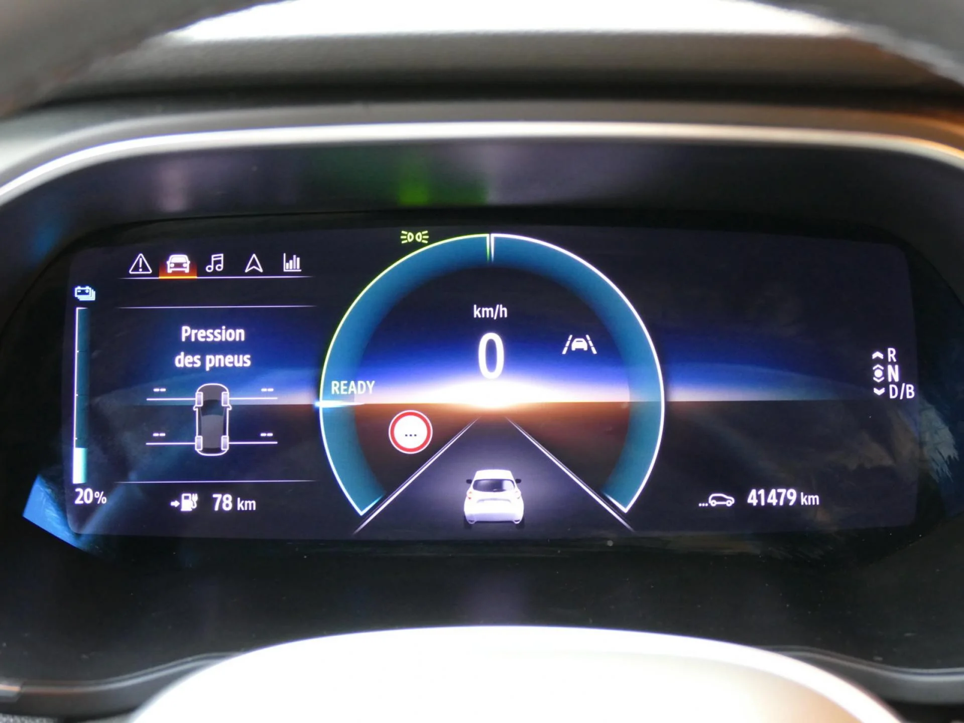 RENAULT ZOE - Miniature 16 sur 33 - Cliquer pour voir cette photo