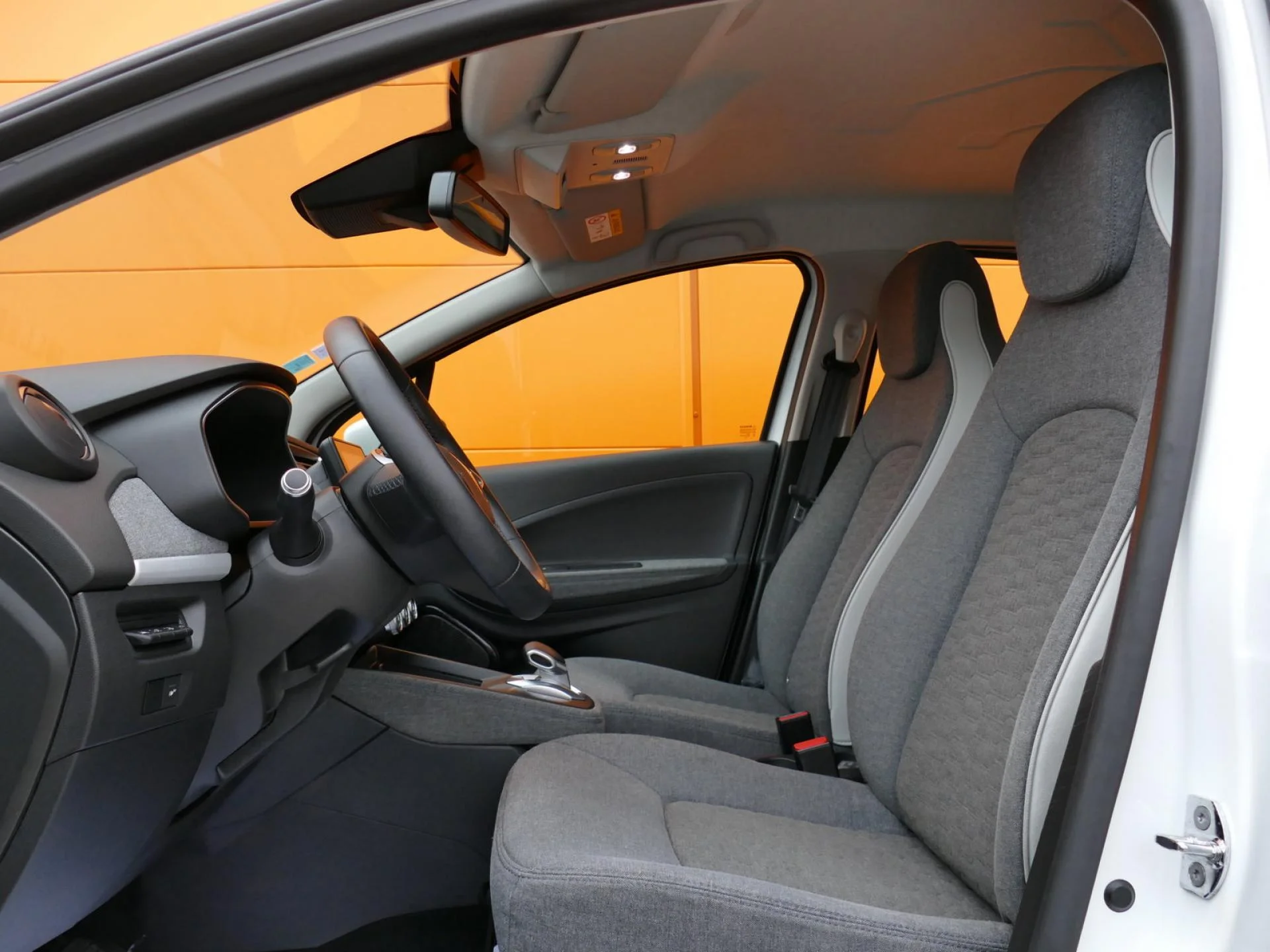 RENAULT ZOE - Miniature 6 sur 31 - Cliquer pour voir cette photo