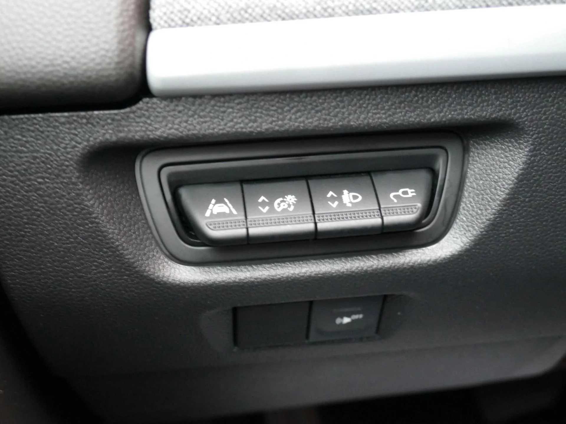 RENAULT ZOE - Miniature 18 sur 31 - Cliquer pour voir cette photo