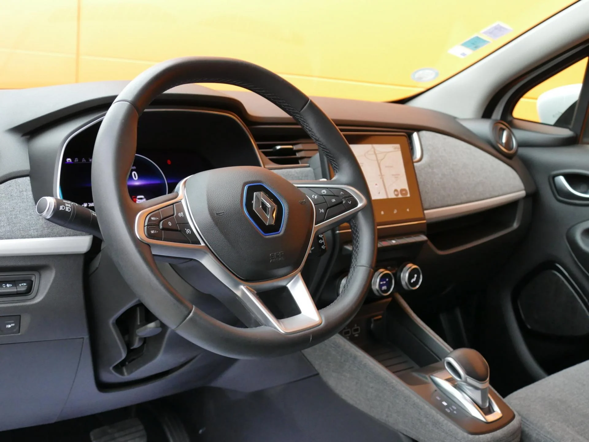 RENAULT ZOE - Miniature 13 sur 31 - Cliquer pour voir cette photo