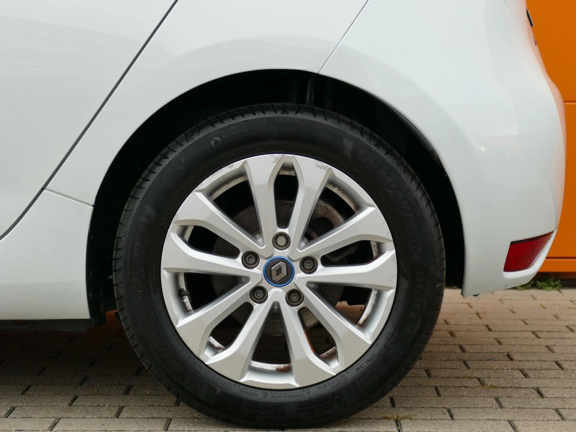 RENAULT ZOE - Miniature 30 sur 31 - Cliquer pour voir cette photo