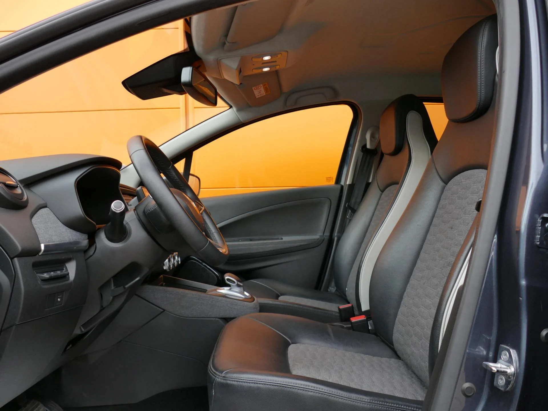 RENAULT ZOE - Miniature 6 sur 33 - Cliquer pour voir cette photo