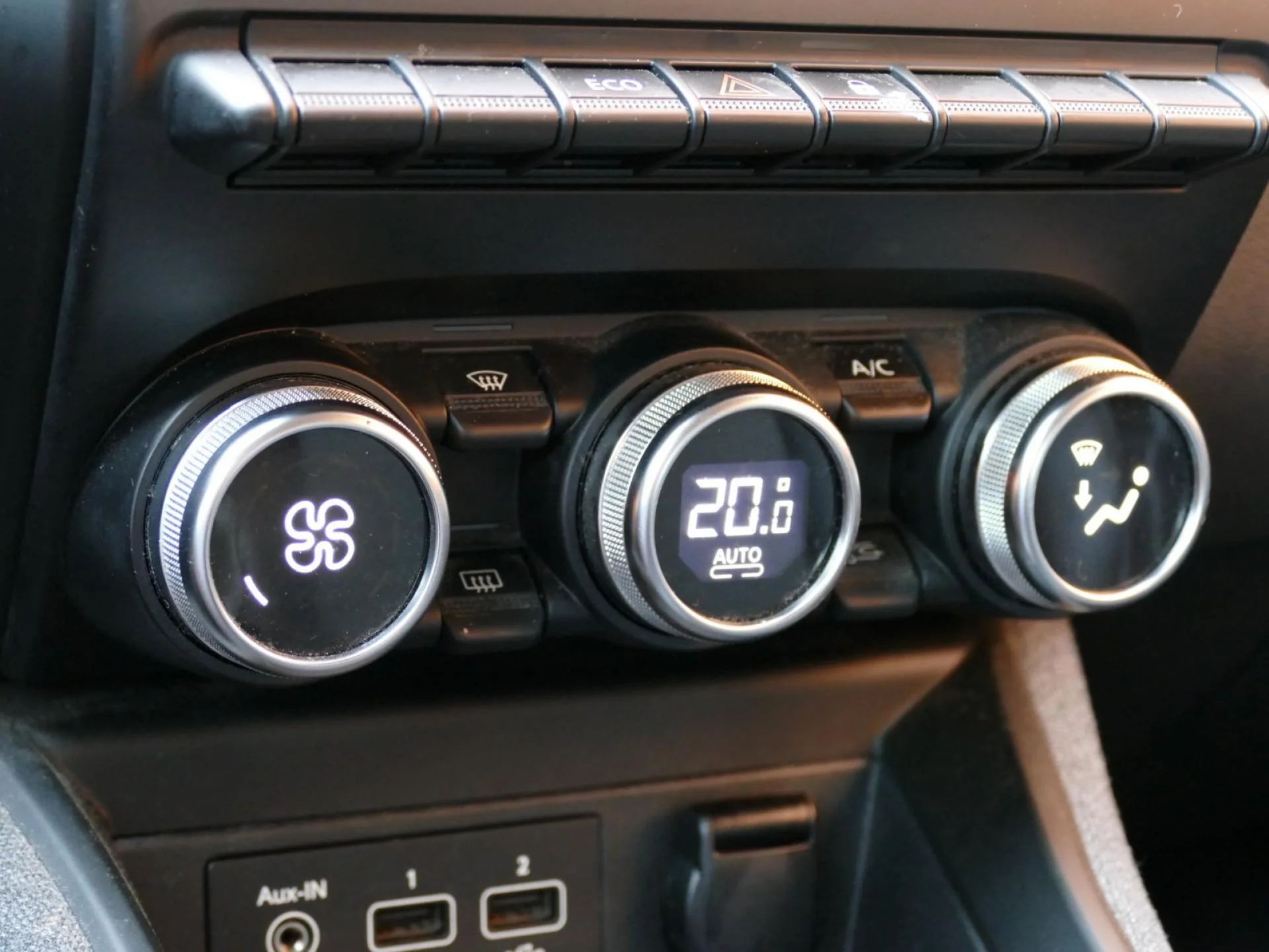 RENAULT ZOE - Miniature 14 sur 33 - Cliquer pour voir cette photo