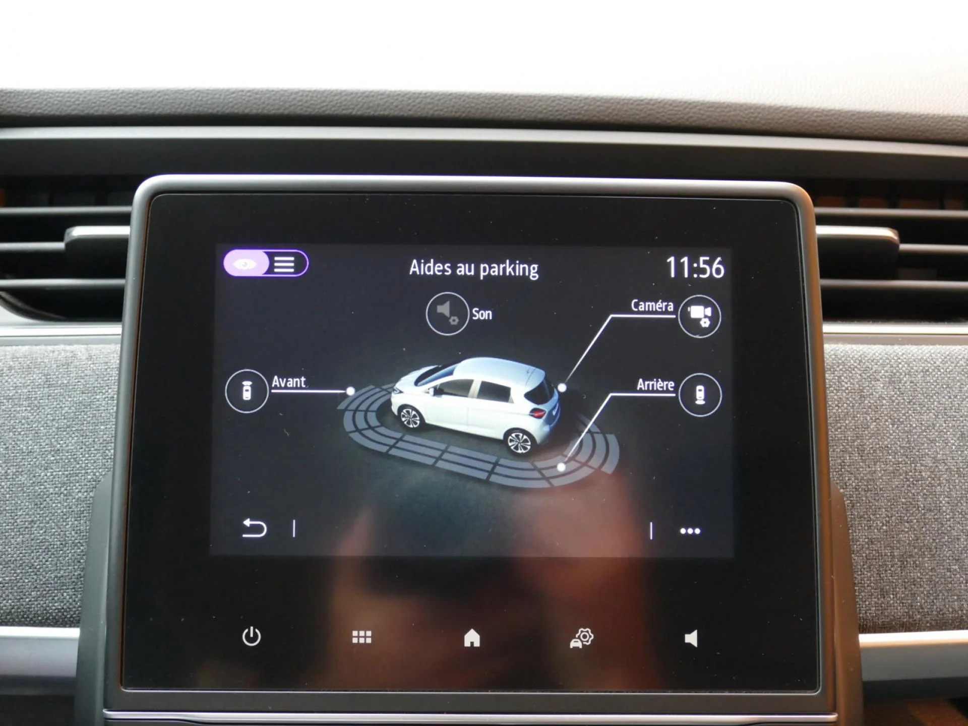 RENAULT ZOE - Miniature 11 sur 33 - Cliquer pour voir cette photo
