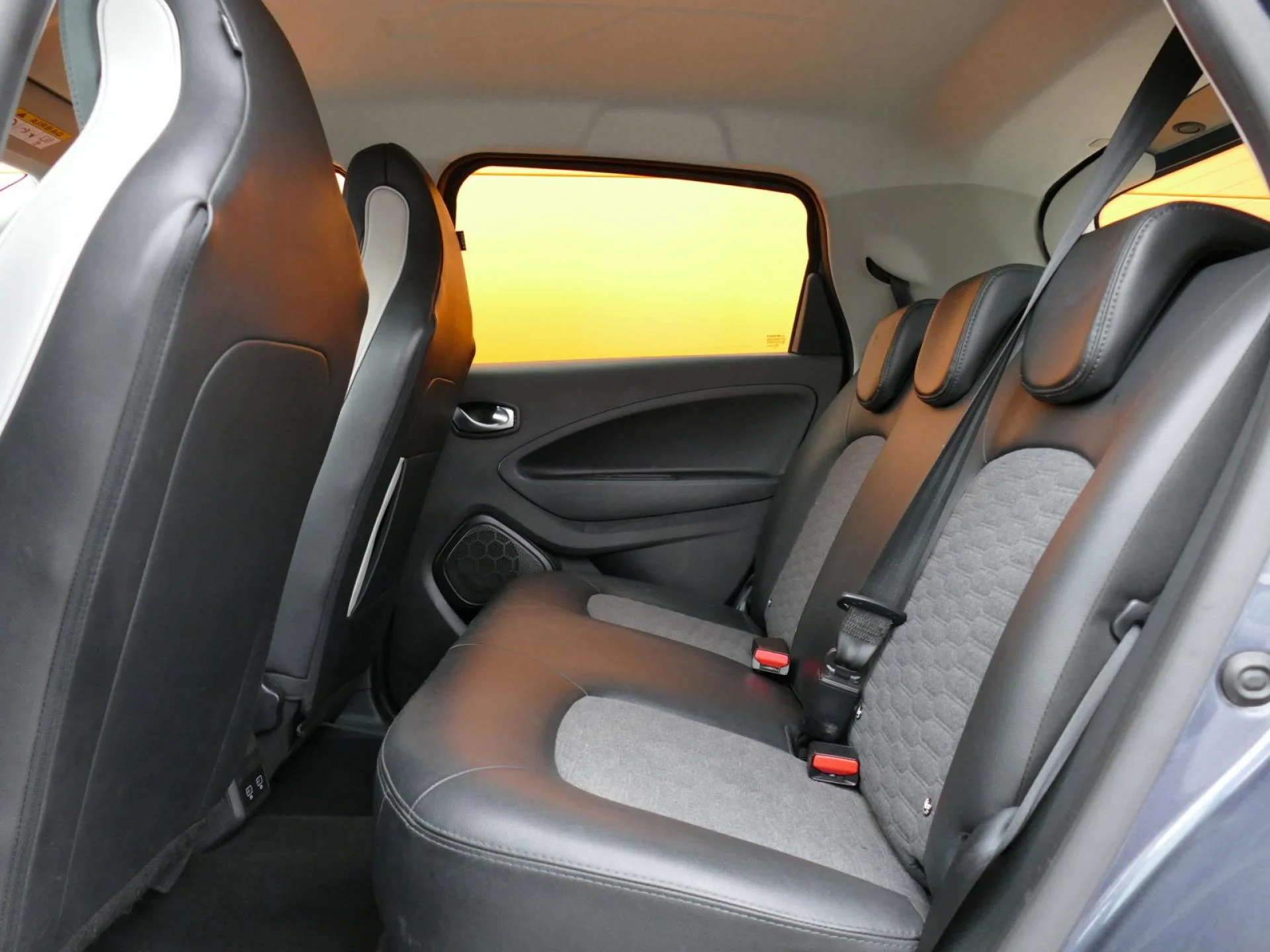 RENAULT ZOE - Miniature 7 sur 33 - Cliquer pour voir cette photo