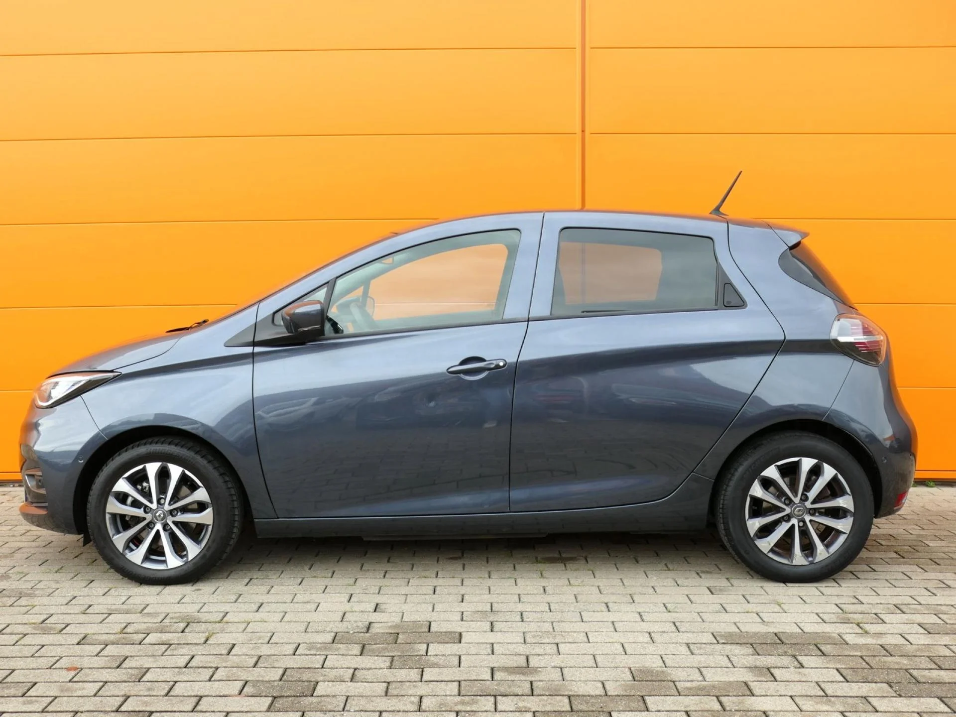 RENAULT ZOE - Miniature 3 sur 33 - Cliquer pour voir cette photo