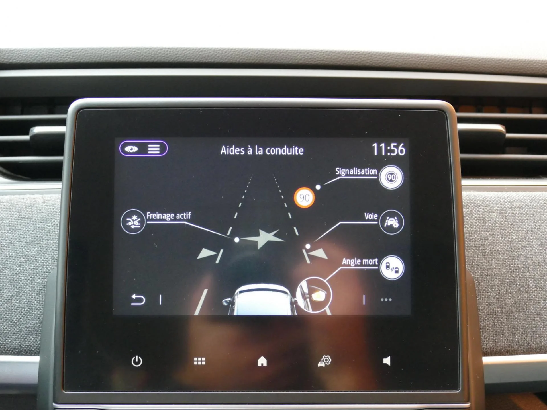 RENAULT ZOE - Miniature 12 sur 33 - Cliquer pour voir cette photo