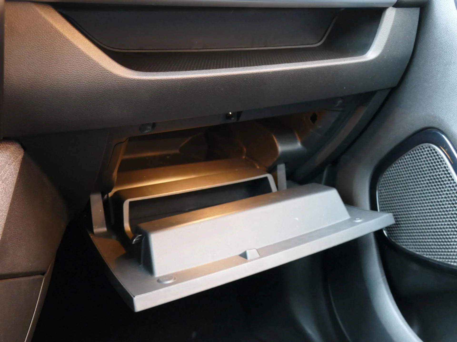 RENAULT ZOE - Miniature 24 sur 33 - Cliquer pour voir cette photo