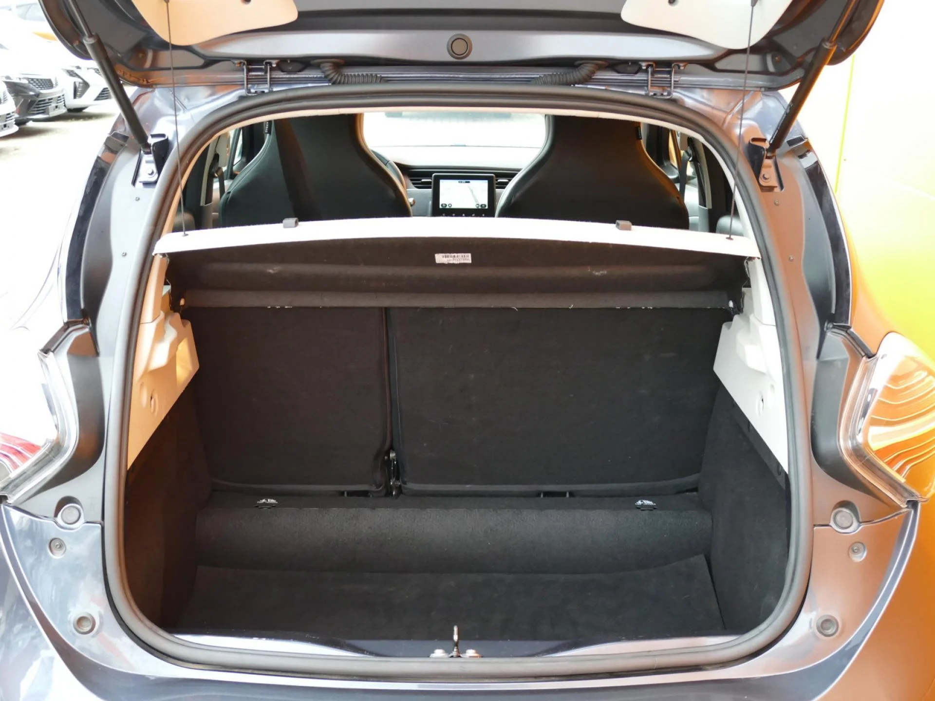 RENAULT ZOE - Miniature 8 sur 33 - Cliquer pour voir cette photo