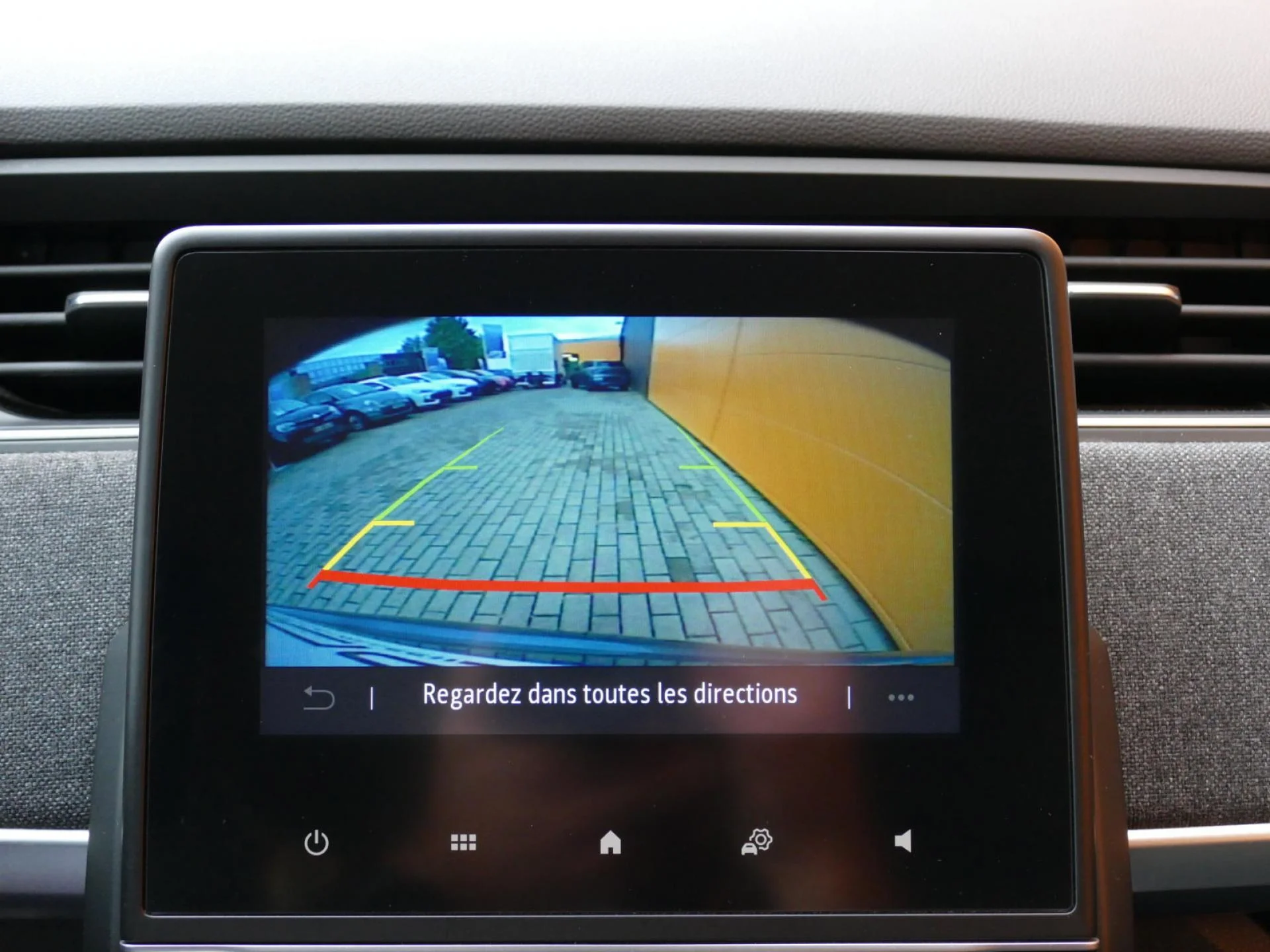 RENAULT ZOE - Miniature 10 sur 33 - Cliquer pour voir cette photo