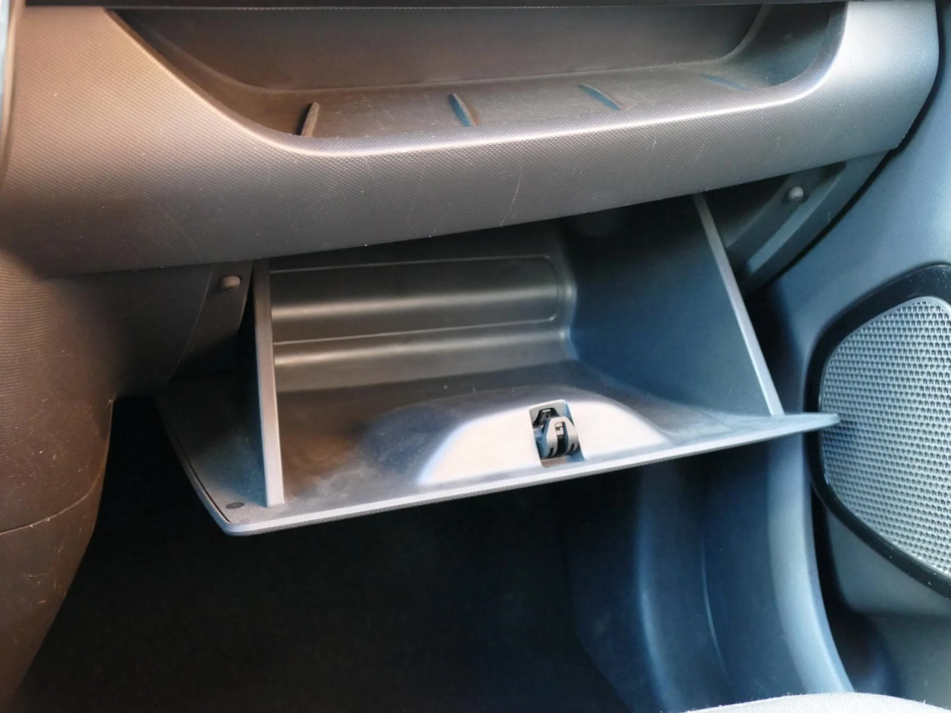 RENAULT ZOE - Miniature 24 sur 32 - Cliquer pour voir cette photo