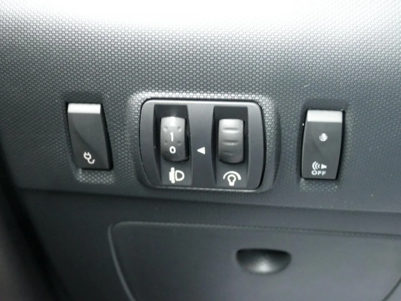 RENAULT ZOE - Miniature 17 sur 22 - Cliquer pour voir cette photo