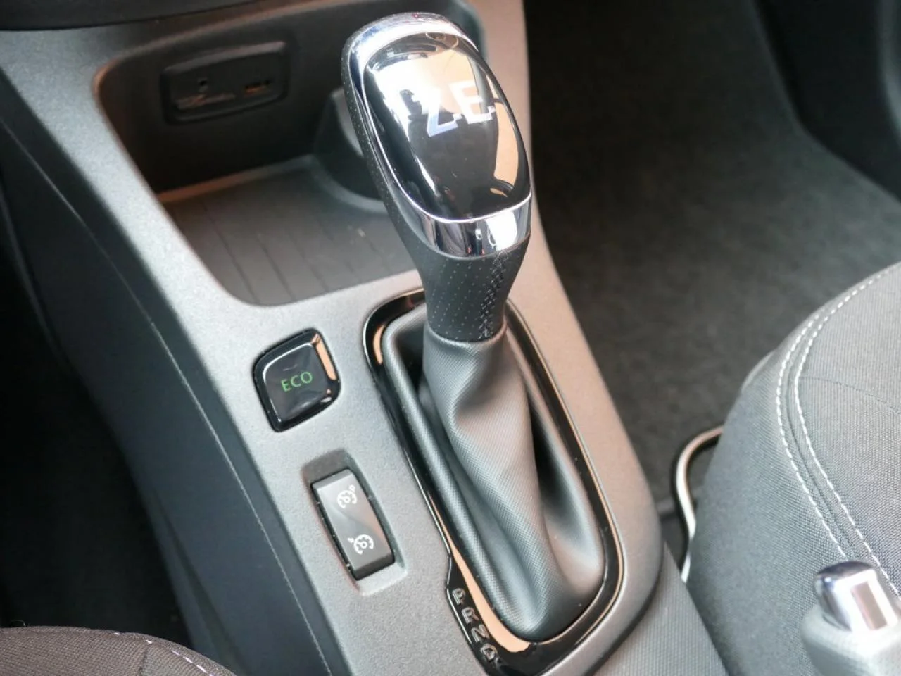RENAULT ZOE - Miniature 16 sur 22 - Cliquer pour voir cette photo