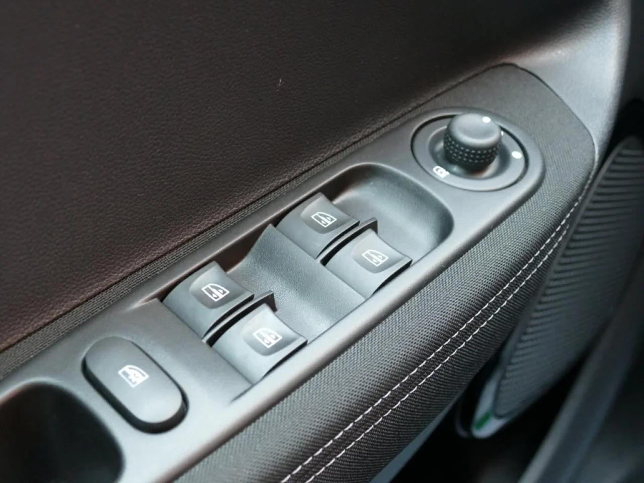 RENAULT ZOE - Miniature 18 sur 22 - Cliquer pour voir cette photo