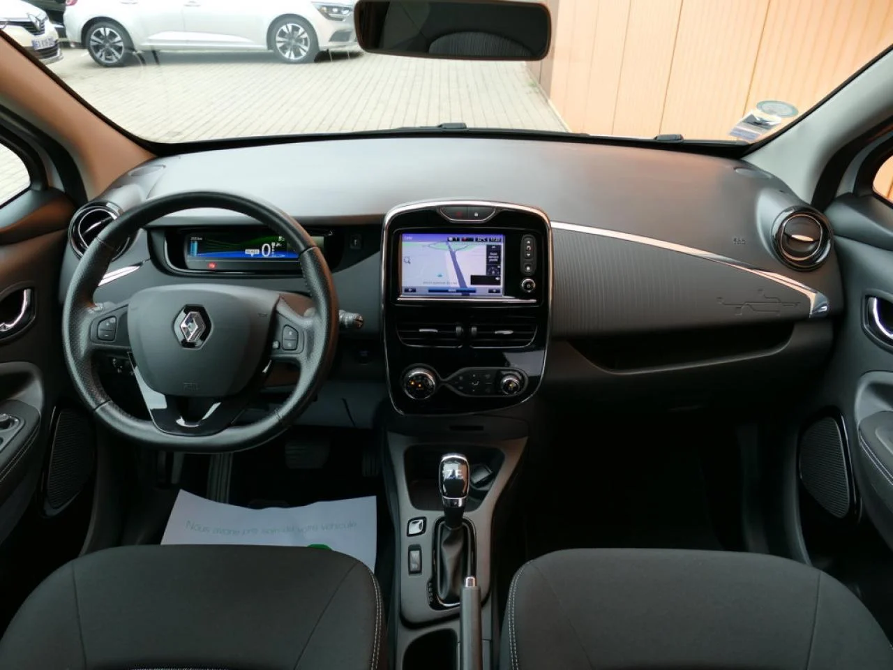 RENAULT ZOE - Miniature 7 sur 22 - Cliquer pour voir cette photo