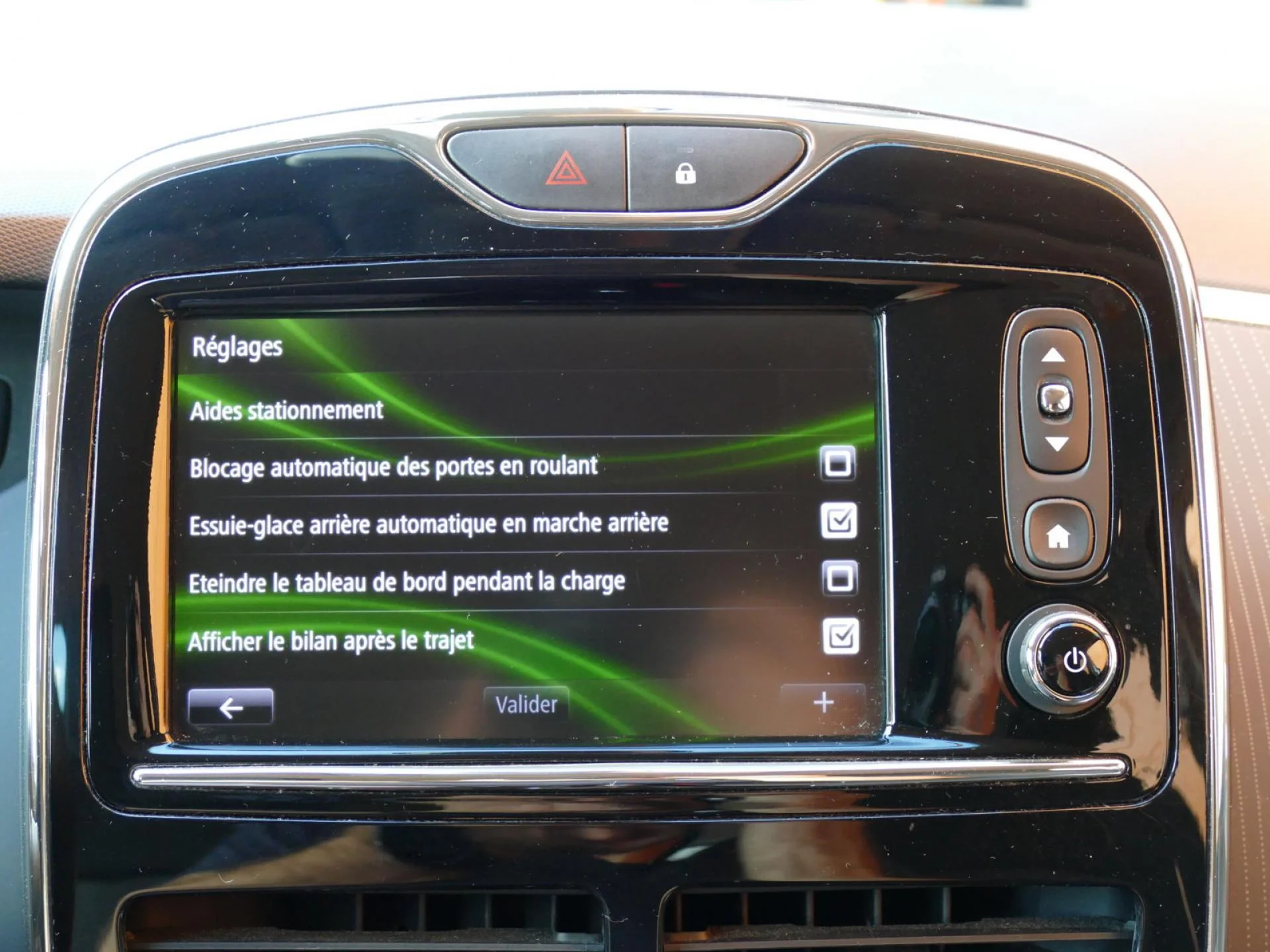RENAULT ZOE - Miniature 13 sur 32 - Cliquer pour voir cette photo