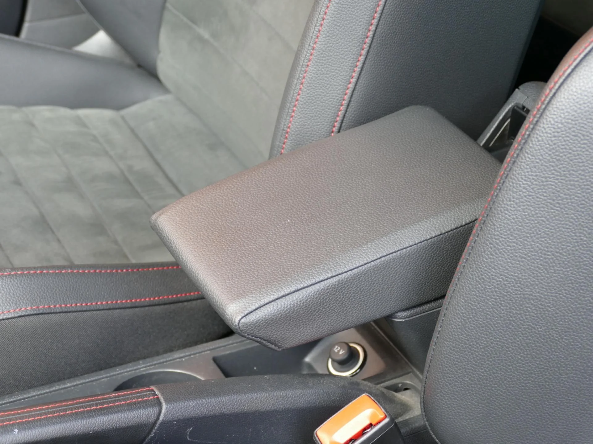 SEAT ARONA - Miniature 21 sur 32 - Cliquer pour voir cette photo