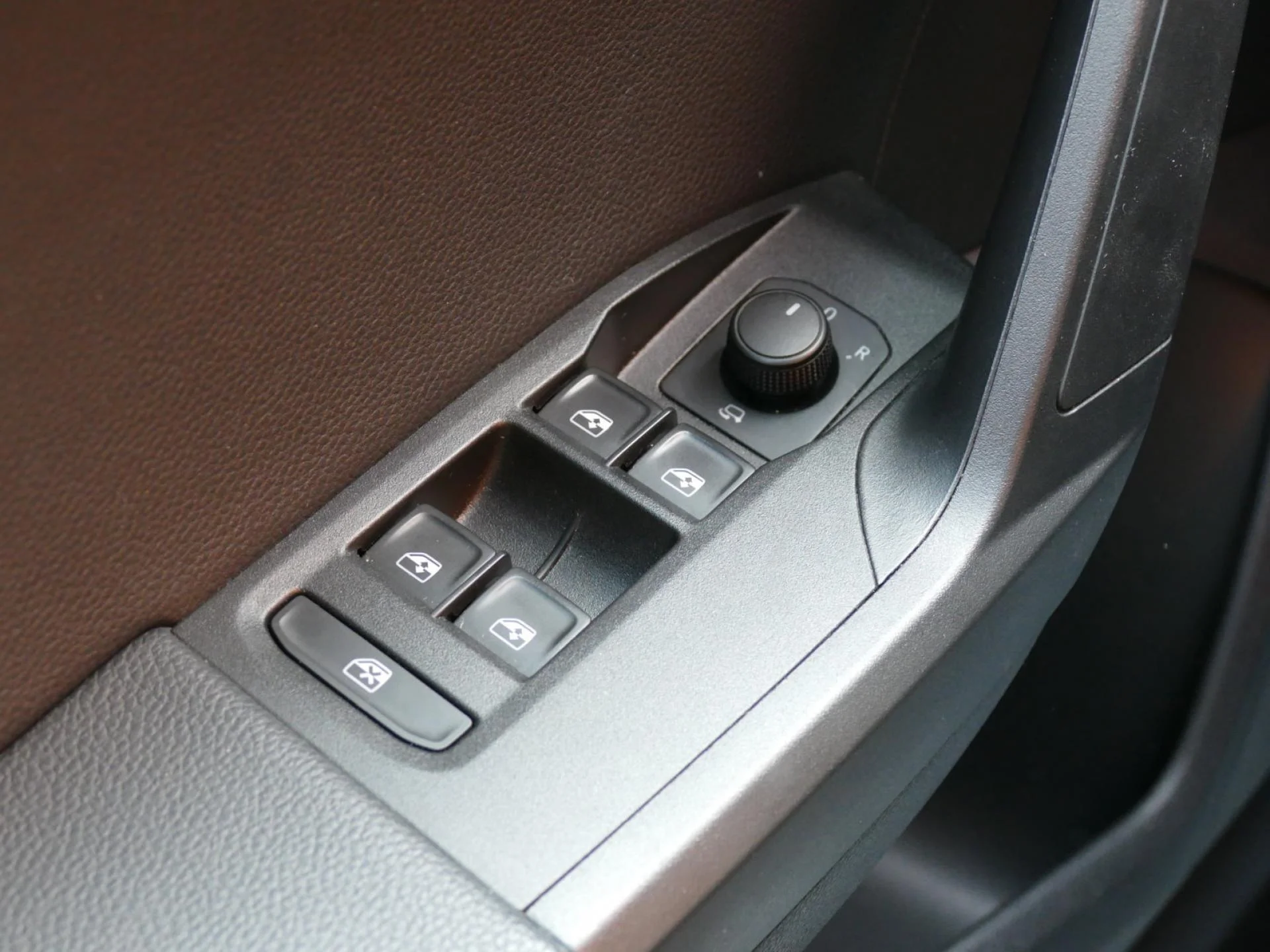 SEAT ARONA - Miniature 22 sur 32 - Cliquer pour voir cette photo