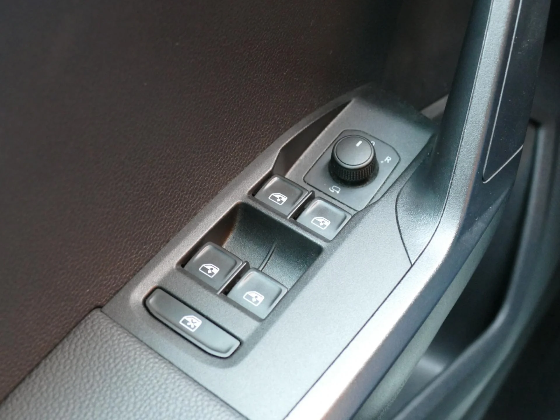 SEAT ARONA - Miniature 26 sur 35 - Cliquer pour voir cette photo