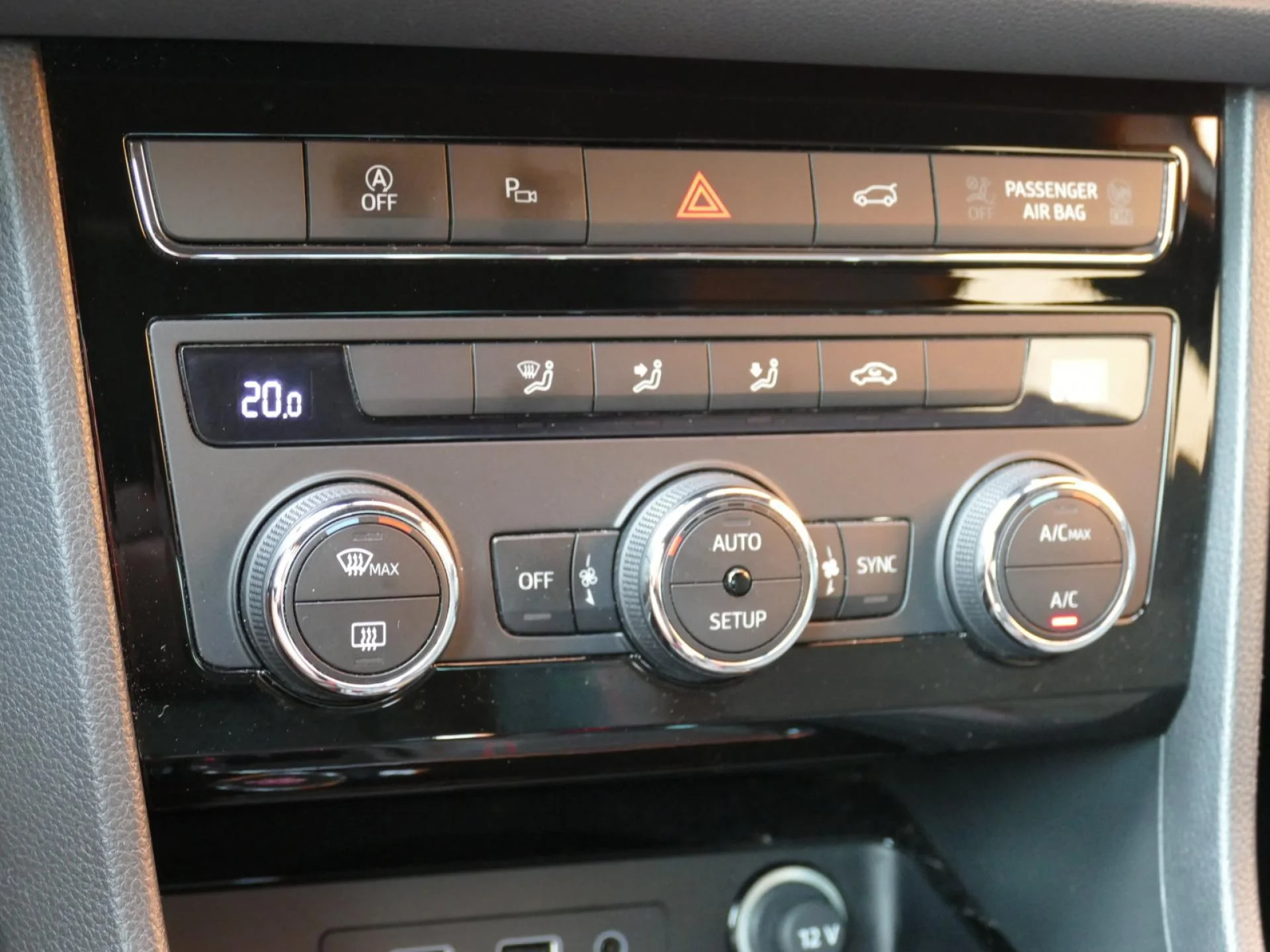 SEAT ATECA - Miniature 17 sur 36 - Cliquer pour voir cette photo