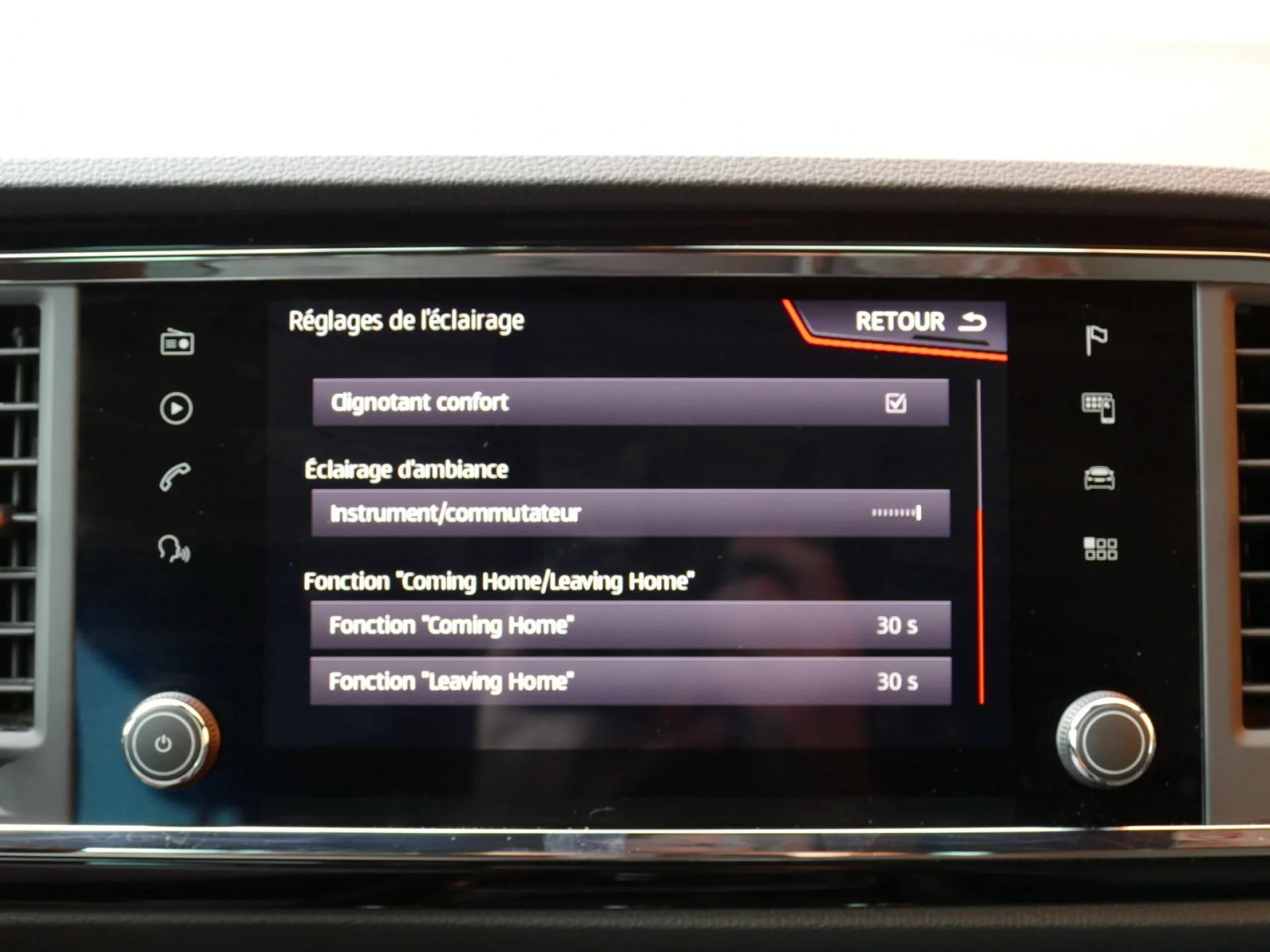 SEAT ATECA - Miniature 12 sur 36 - Cliquer pour voir cette photo