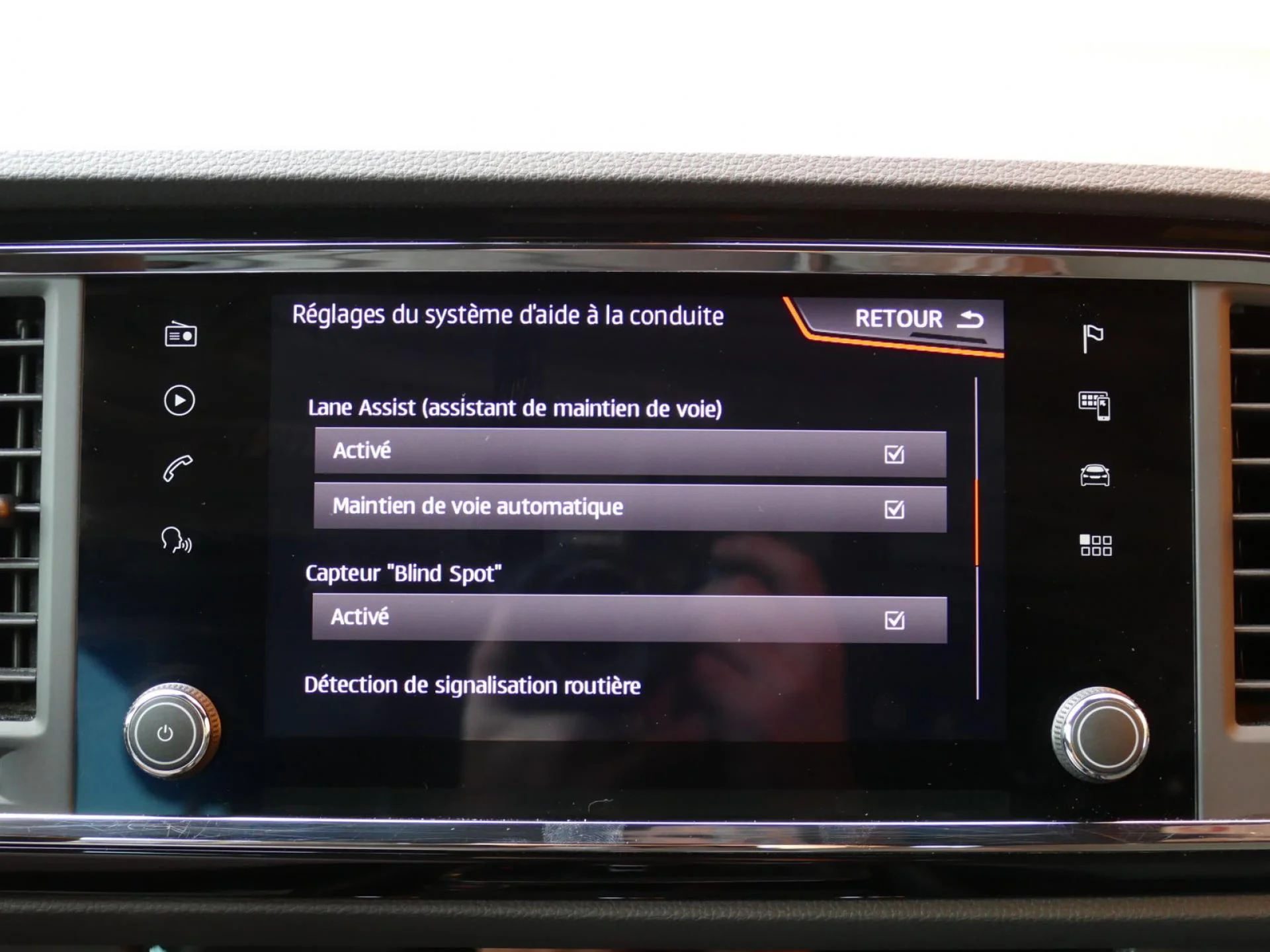 SEAT ATECA - Miniature 14 sur 36 - Cliquer pour voir cette photo