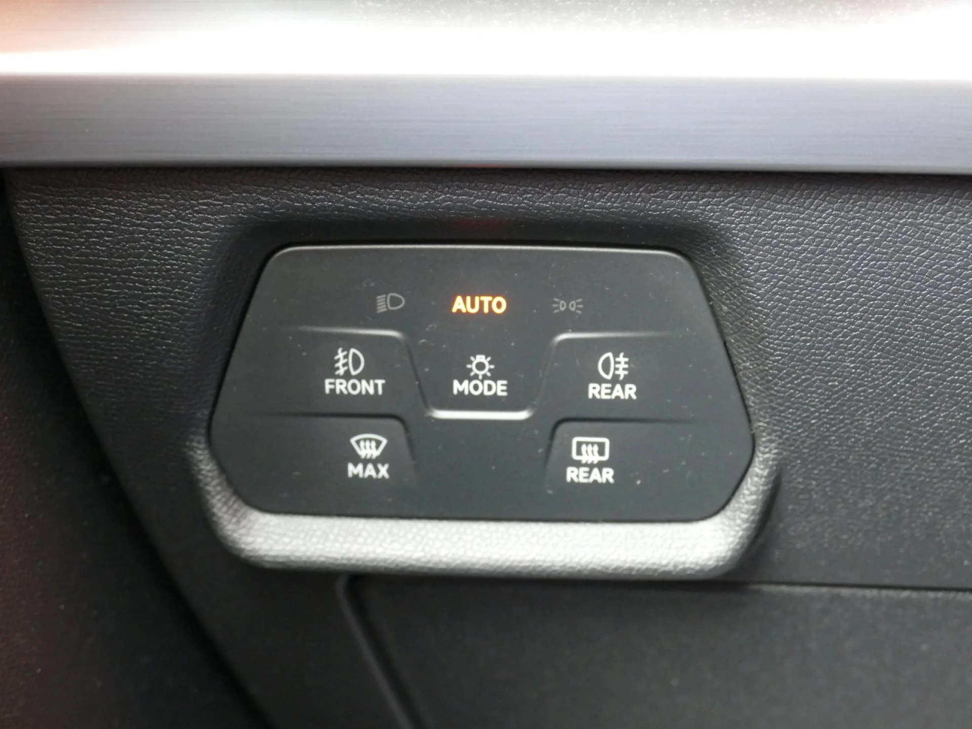 SEAT LEON - Miniature 23 sur 36 - Cliquer pour voir cette photo