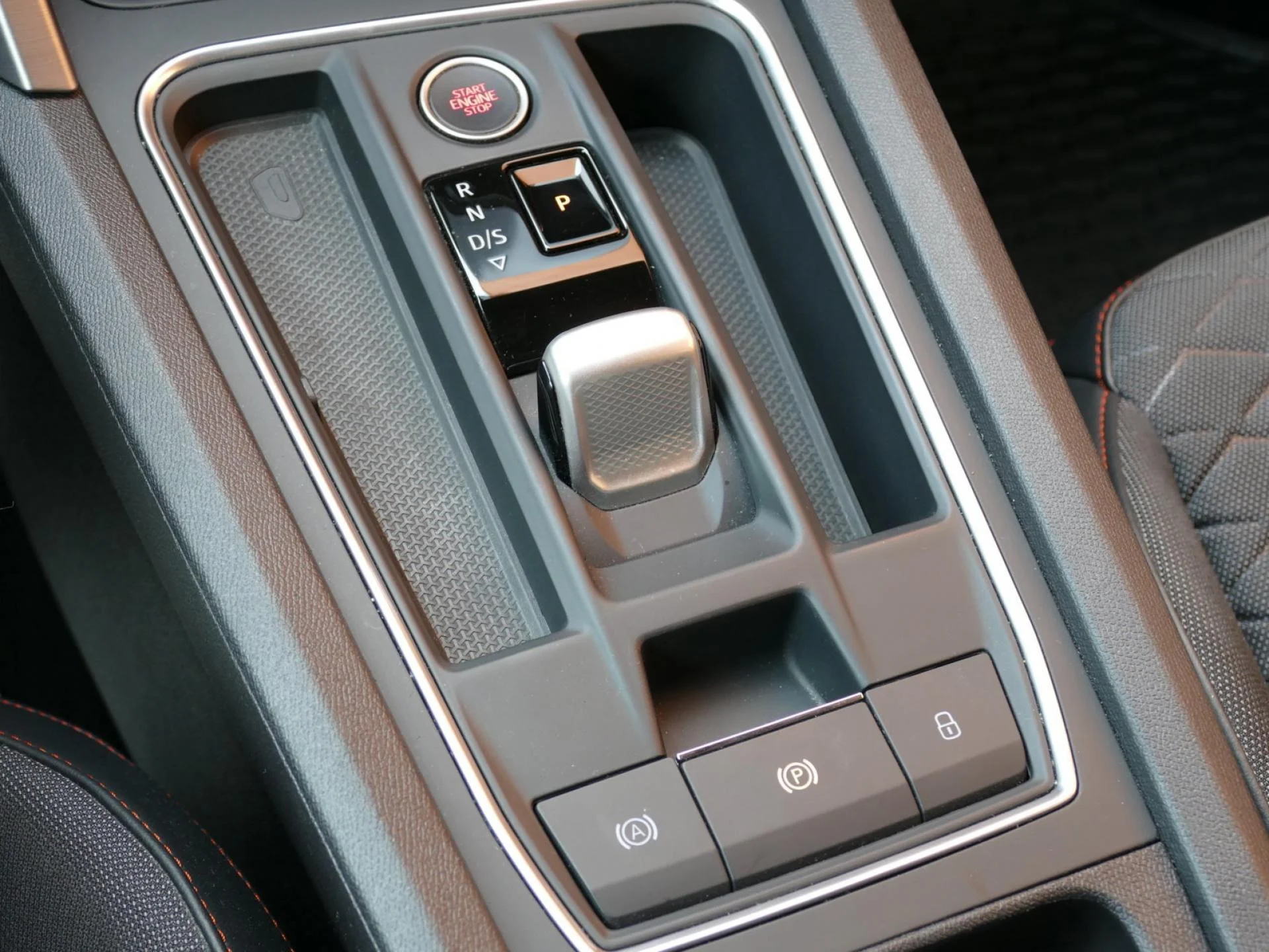 SEAT LEON - Miniature 22 sur 36 - Cliquer pour voir cette photo