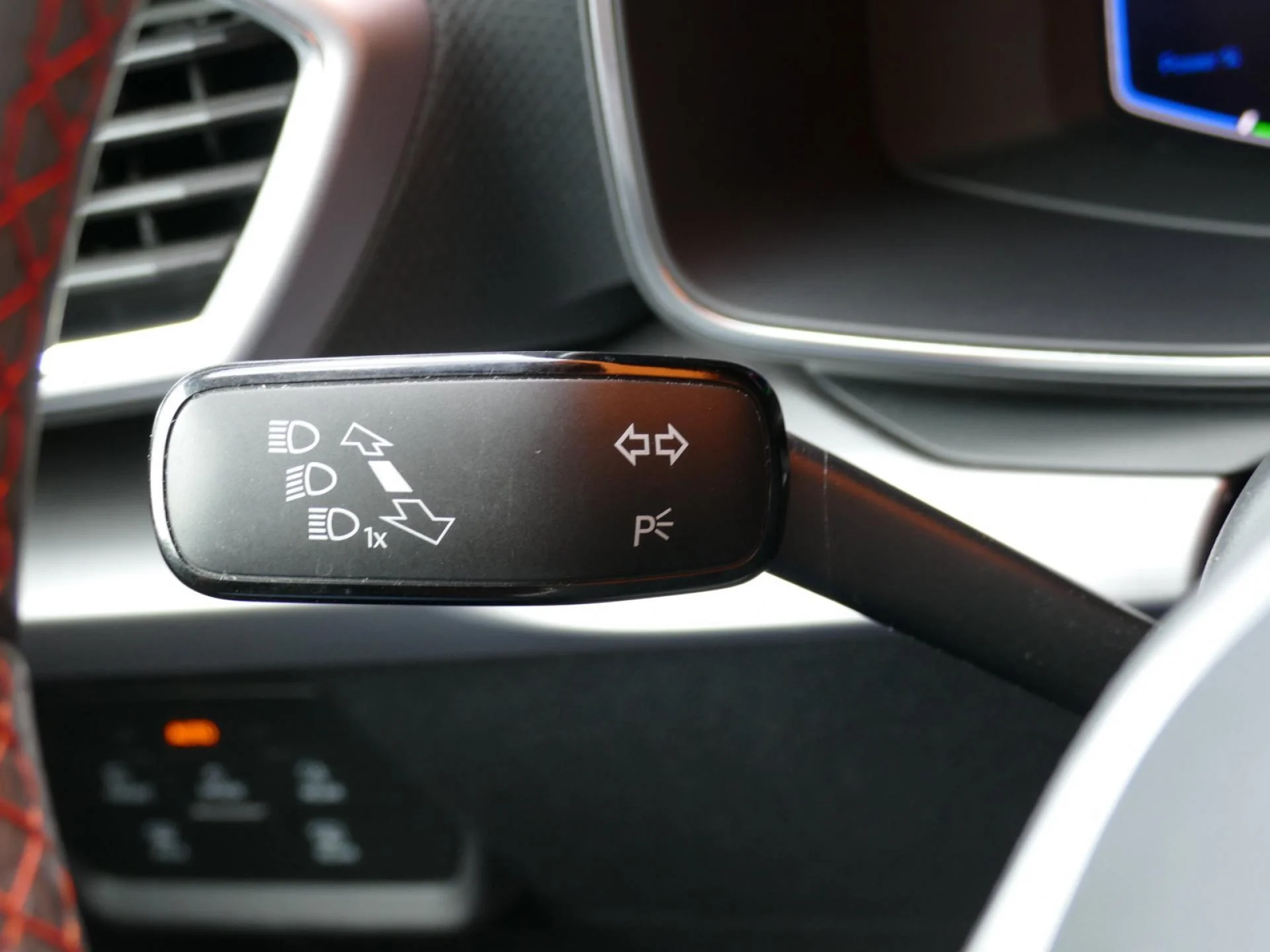 SEAT LEON - Miniature 28 sur 36 - Cliquer pour voir cette photo
