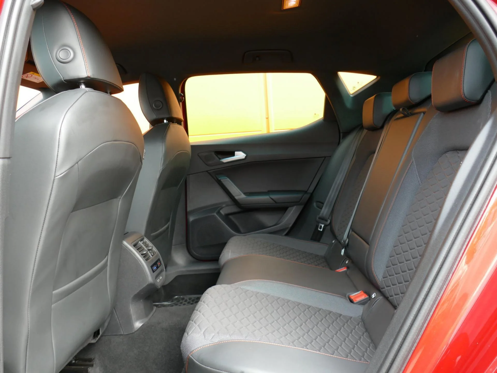 SEAT LEON - Miniature 7 sur 36 - Cliquer pour voir cette photo