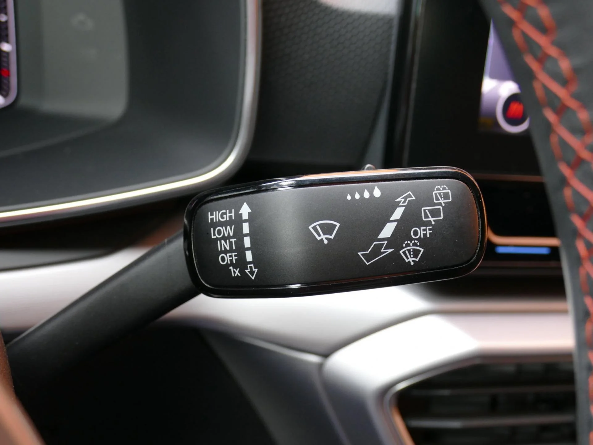 SEAT LEON - Miniature 29 sur 36 - Cliquer pour voir cette photo