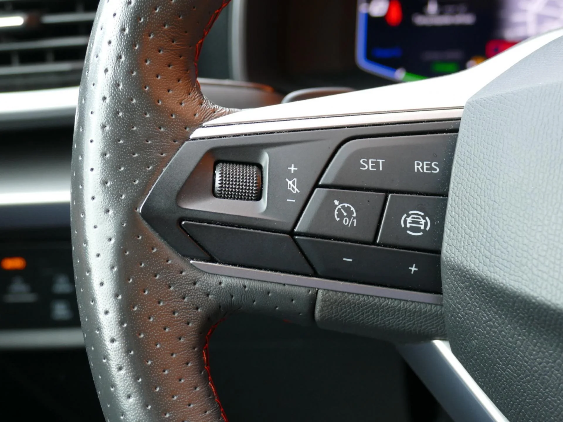 SEAT LEON - Miniature 20 sur 36 - Cliquer pour voir cette photo