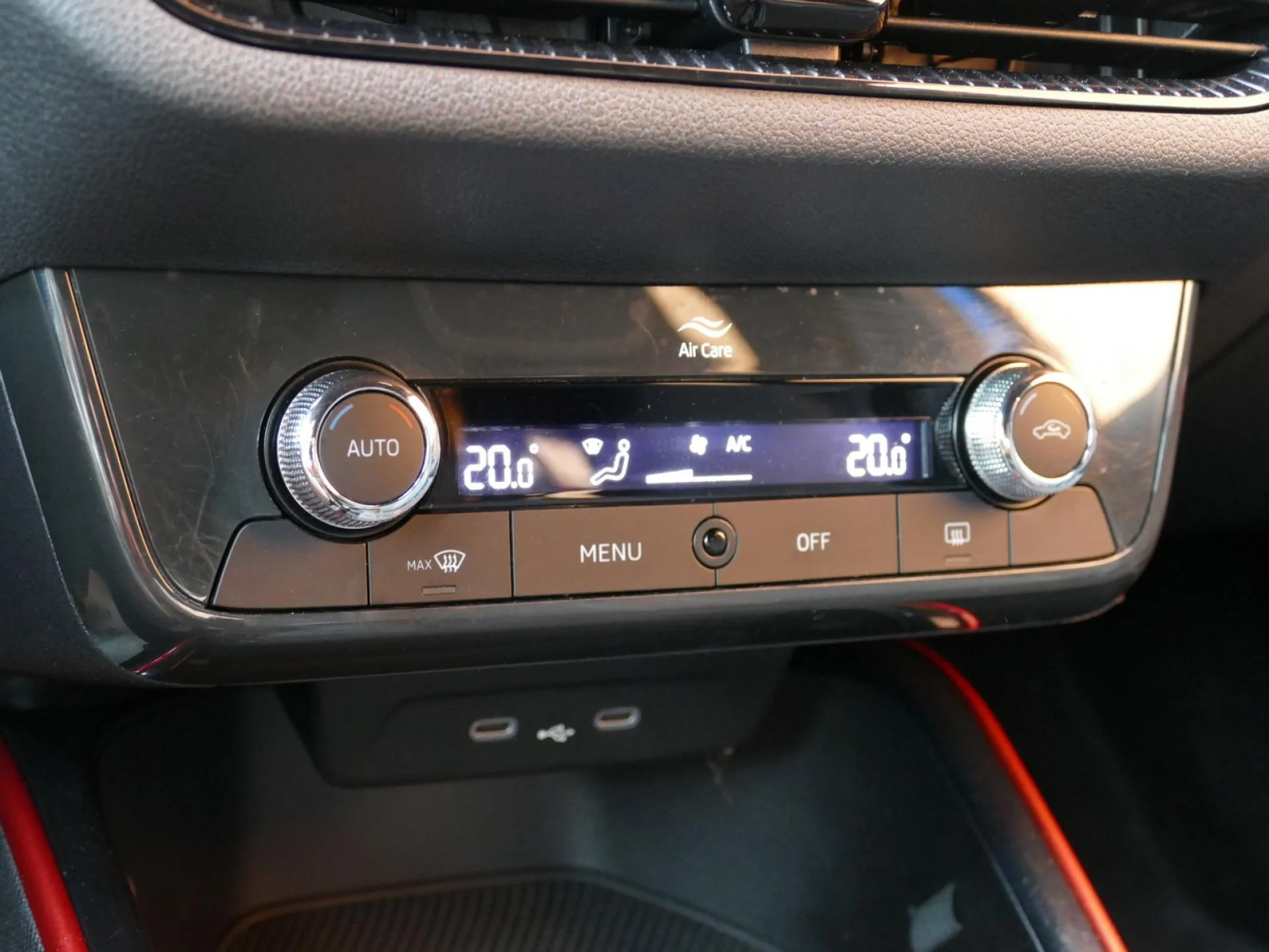 SKODA FABIA - Miniature 15 sur 34 - Cliquer pour voir cette photo