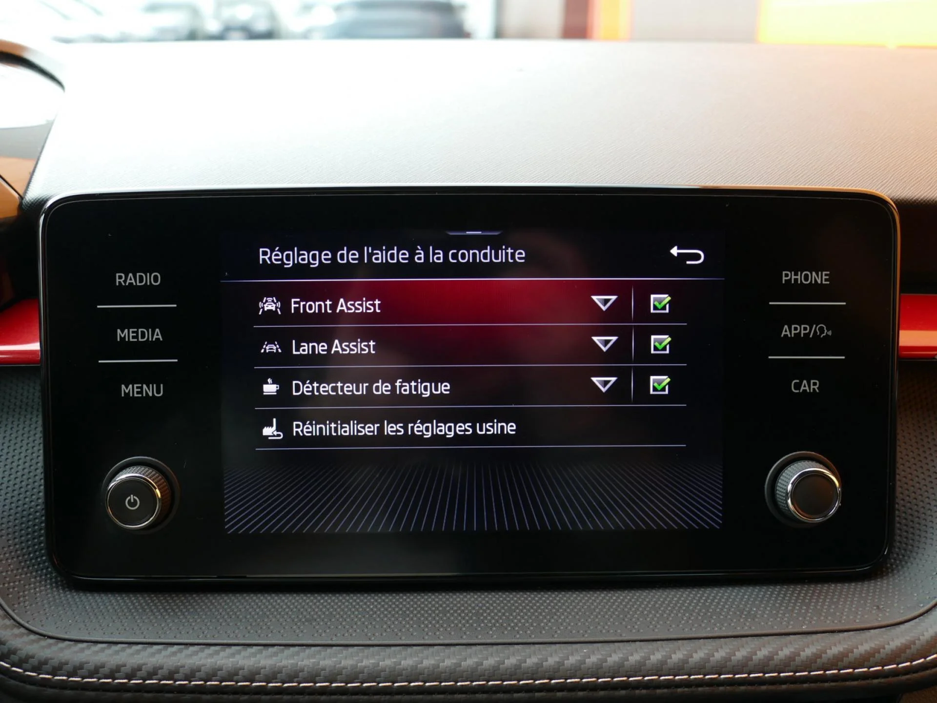 SKODA FABIA - Miniature 13 sur 34 - Cliquer pour voir cette photo