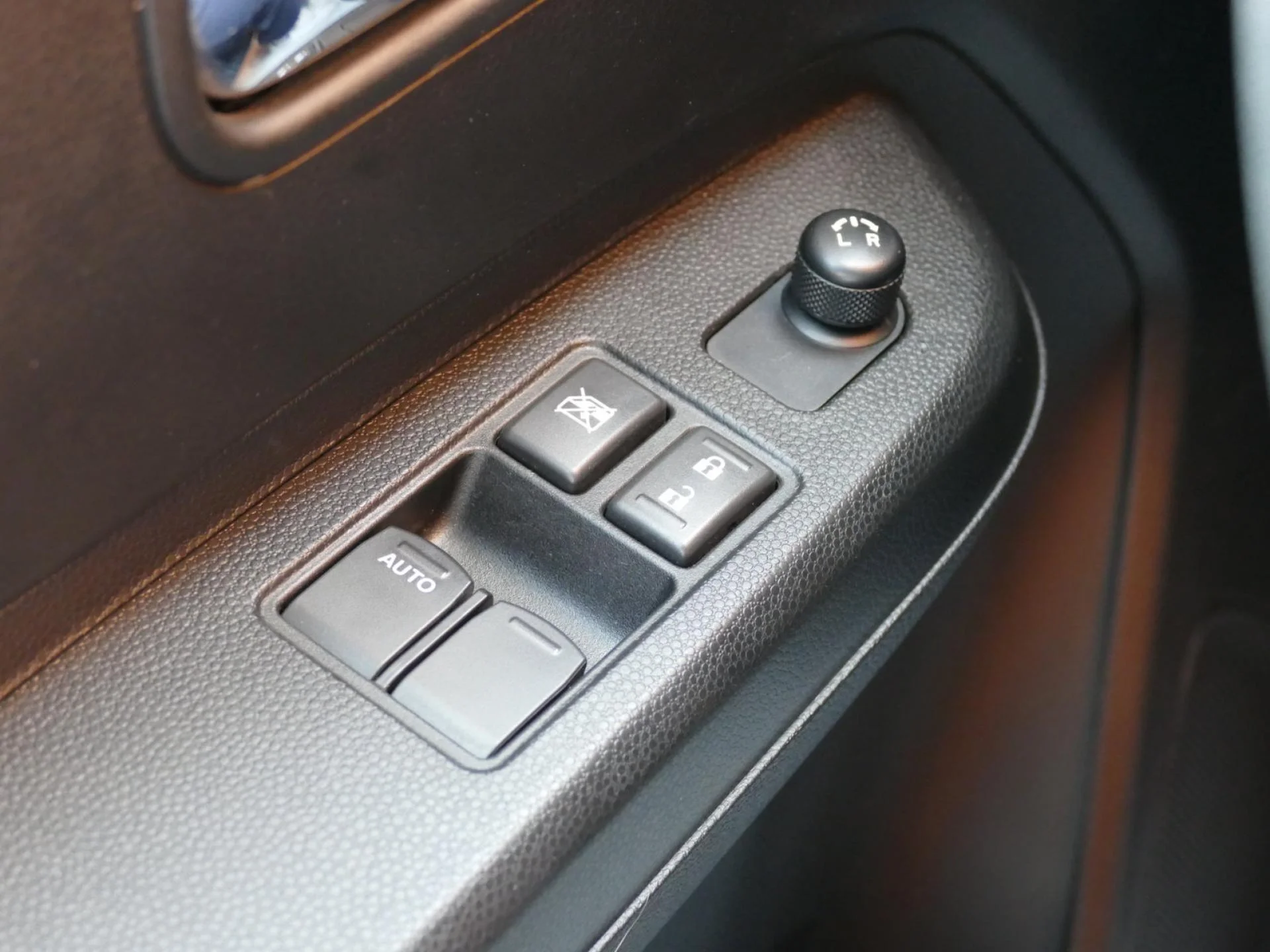 SUZUKI IGNIS - Miniature 17 sur 31 - Cliquer pour voir cette photo
