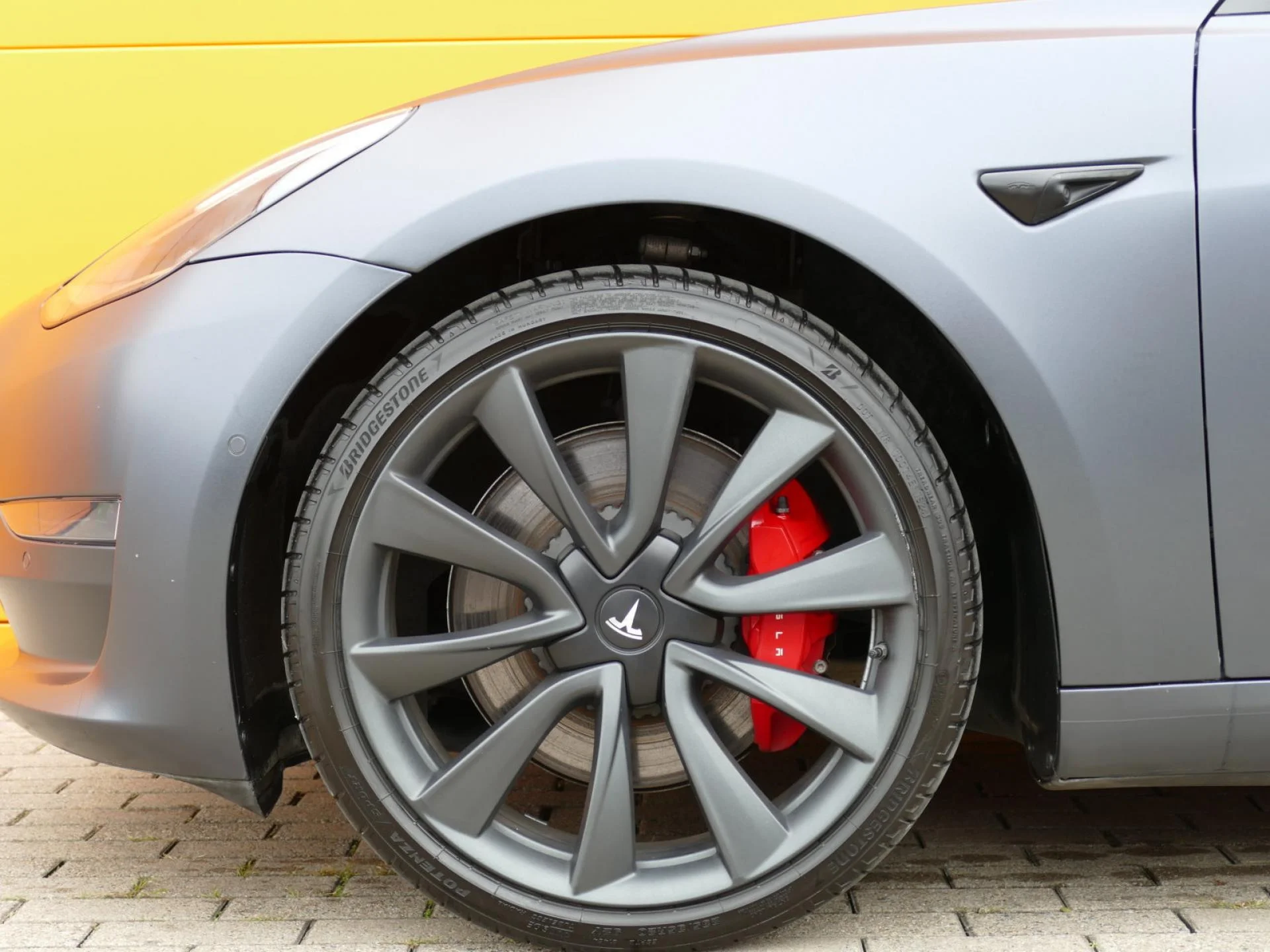 TESLA MODEL 3 - Miniature 29 sur 32 - Cliquer pour voir cette photo