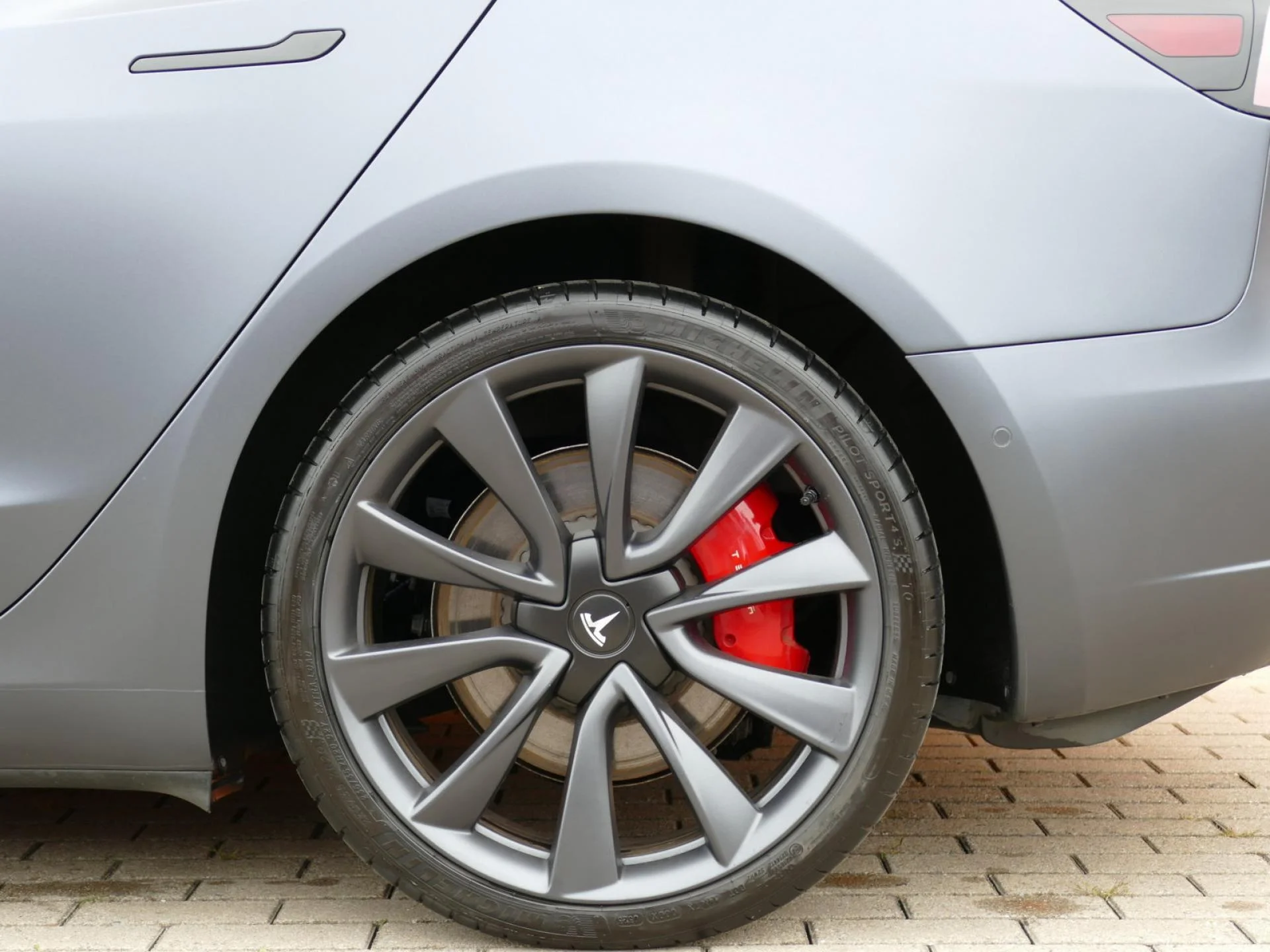 TESLA MODEL 3 - Miniature 32 sur 32 - Cliquer pour voir cette photo