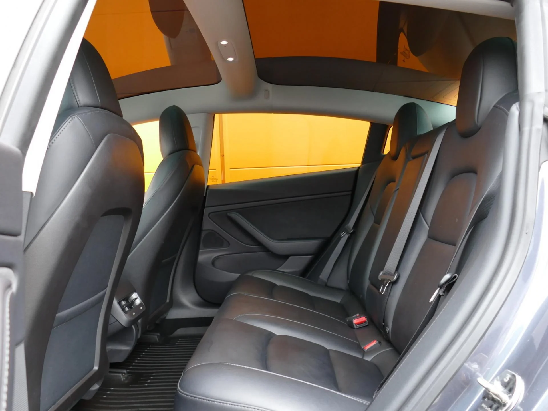 TESLA MODEL 3 - Miniature 7 sur 32 - Cliquer pour voir cette photo