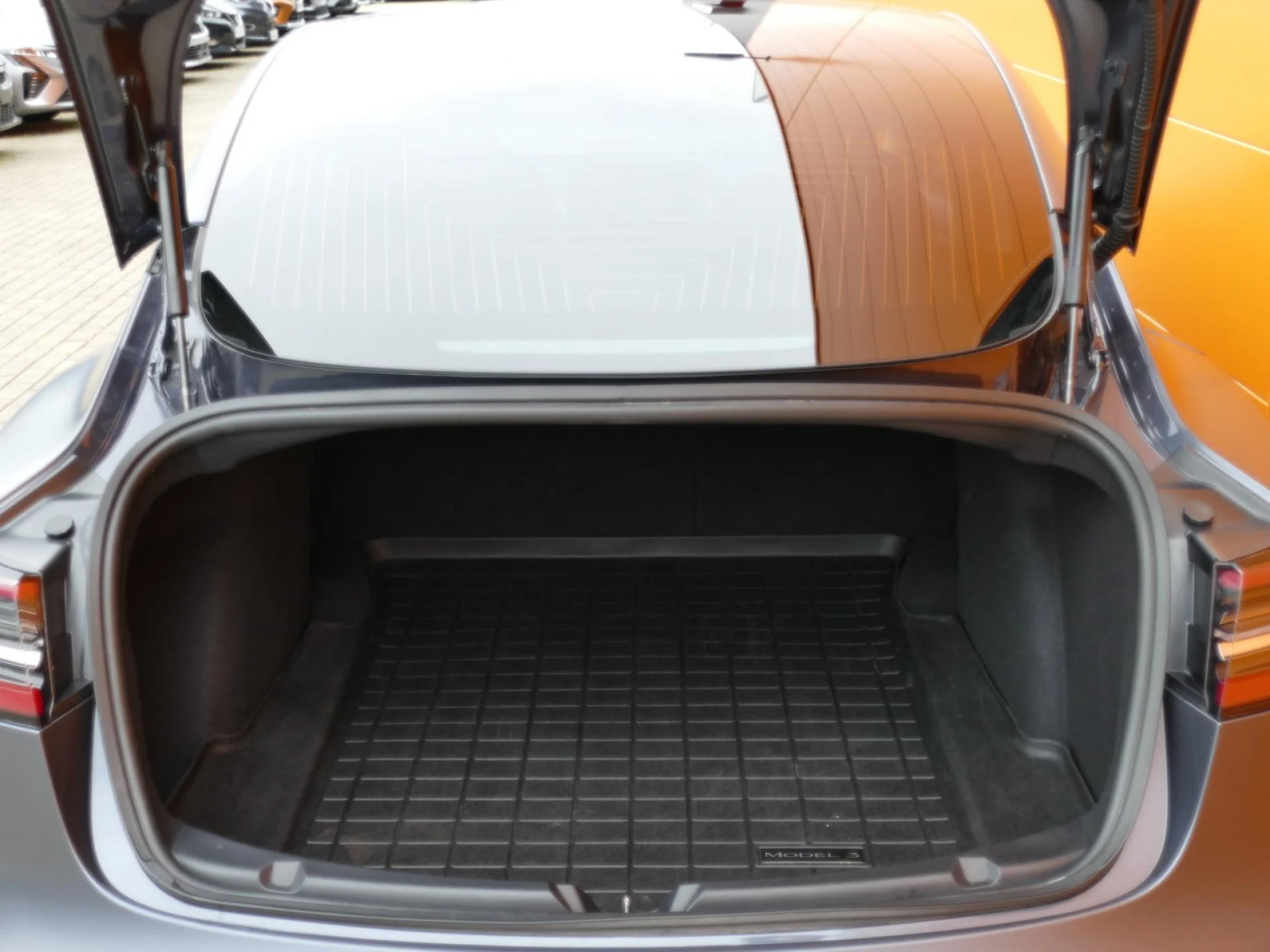 TESLA MODEL 3 - Miniature 8 sur 32 - Cliquer pour voir cette photo