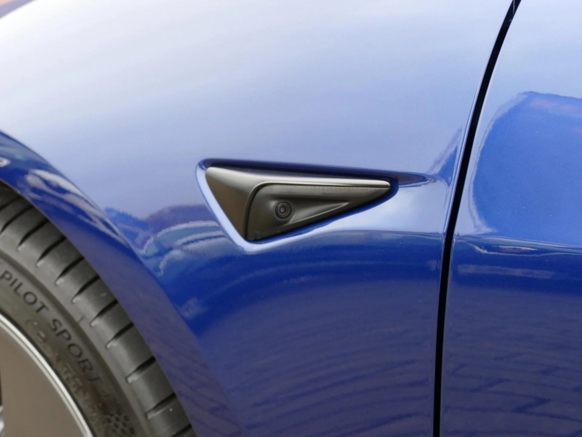 TESLA MODEL 3 - Miniature 25 sur 32 - Cliquer pour voir cette photo