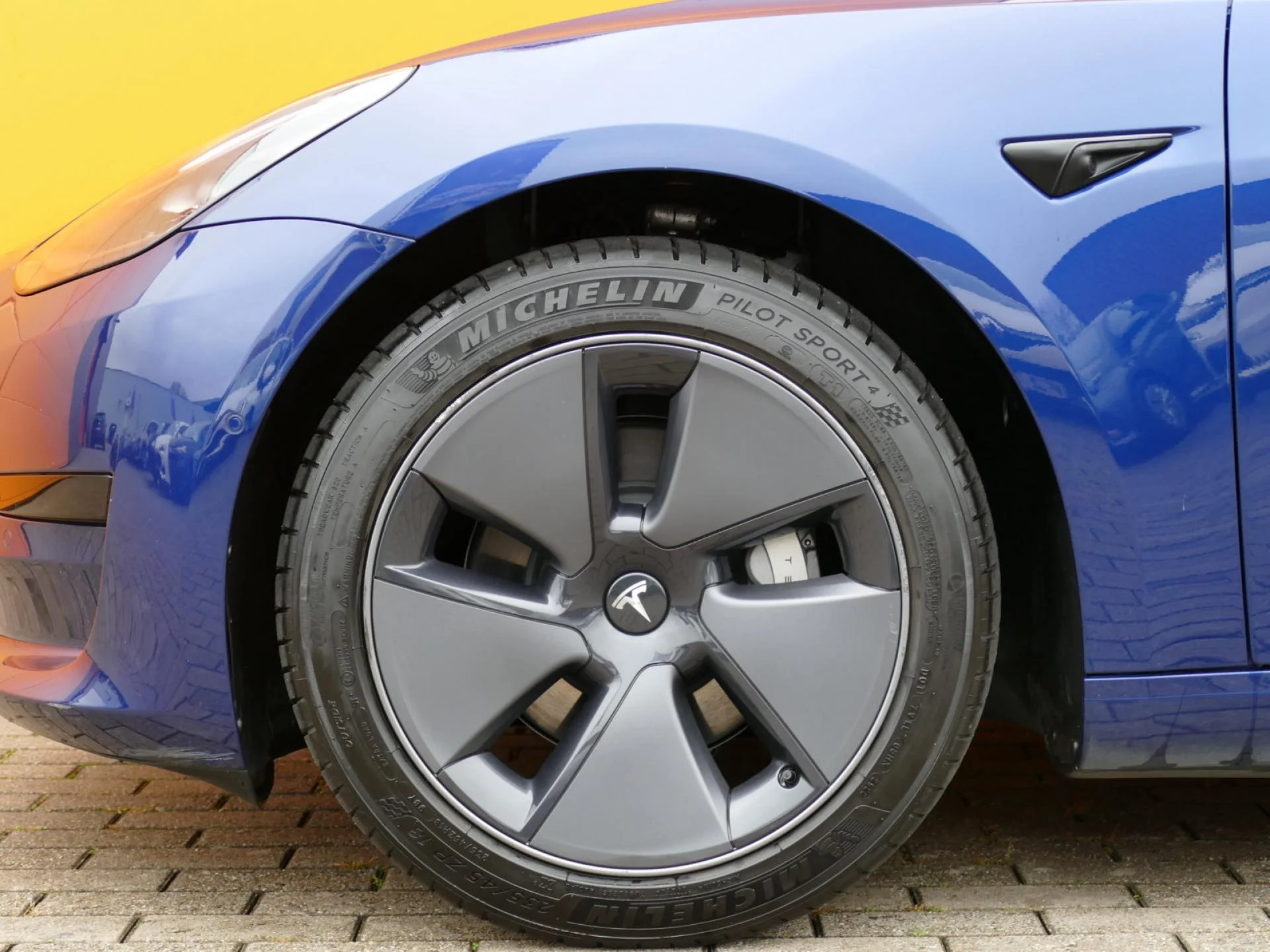 TESLA MODEL 3 - Miniature 30 sur 32 - Cliquer pour voir cette photo