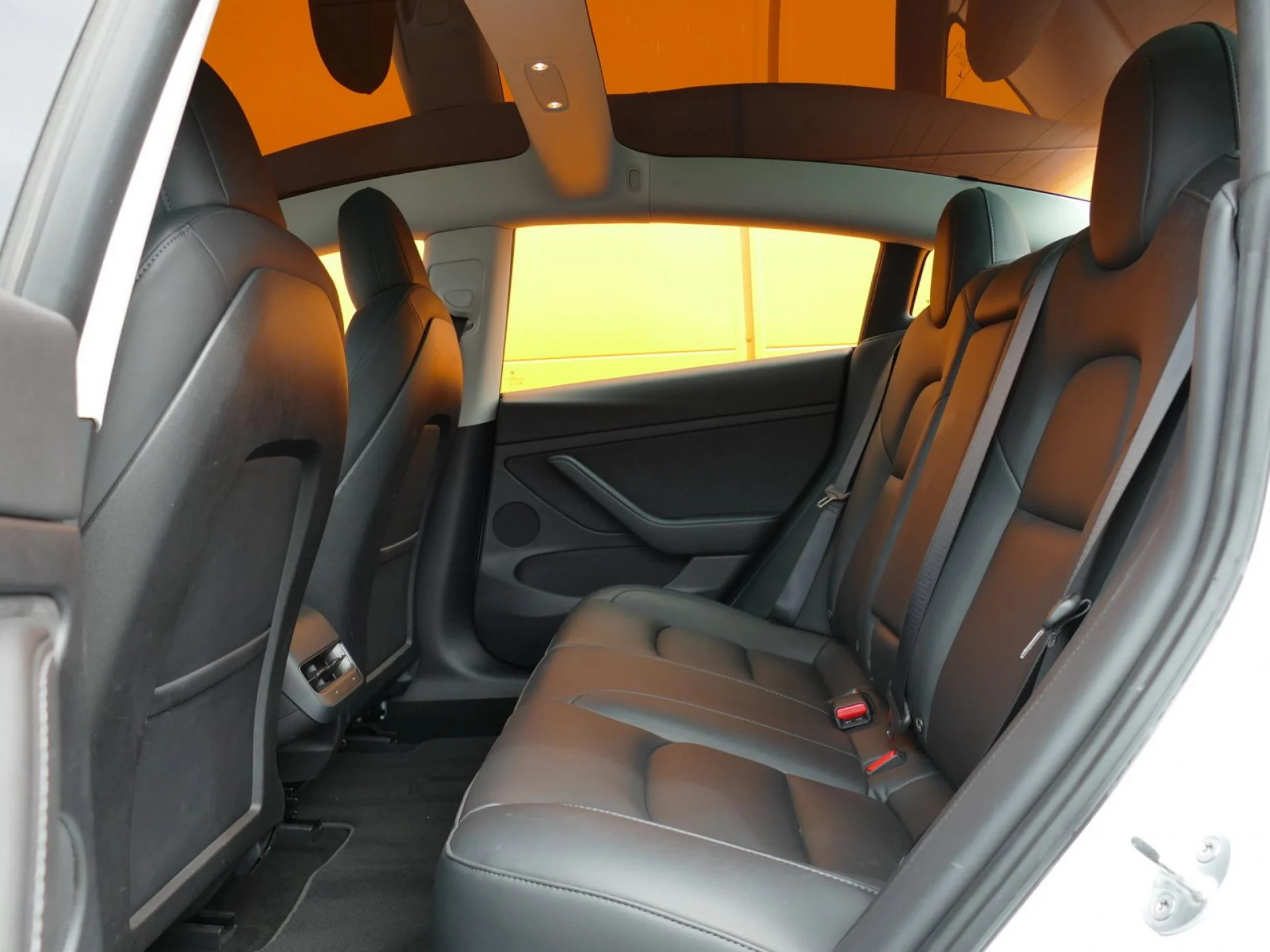 TESLA MODEL 3 - Miniature 9 sur 28 - Cliquer pour voir cette photo