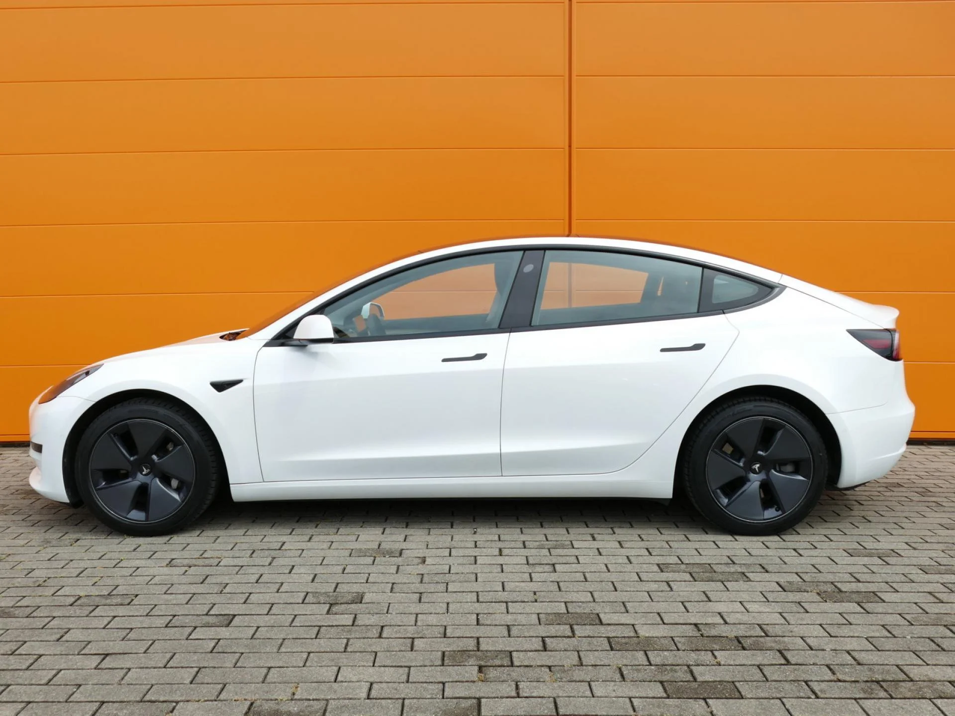 TESLA MODEL 3 - Miniature 4 sur 28 - Cliquer pour voir cette photo