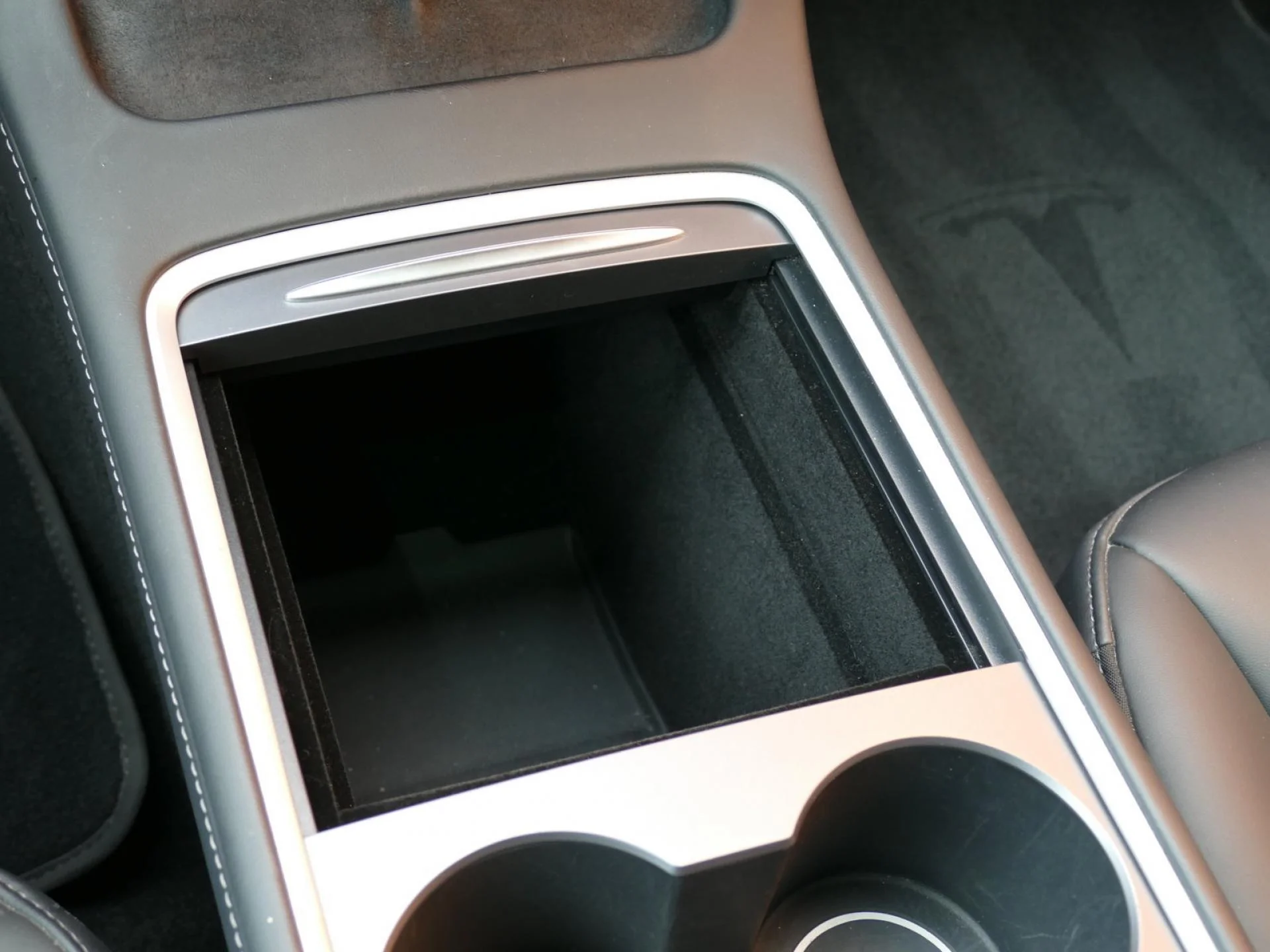 TESLA MODEL 3 - Miniature 19 sur 28 - Cliquer pour voir cette photo