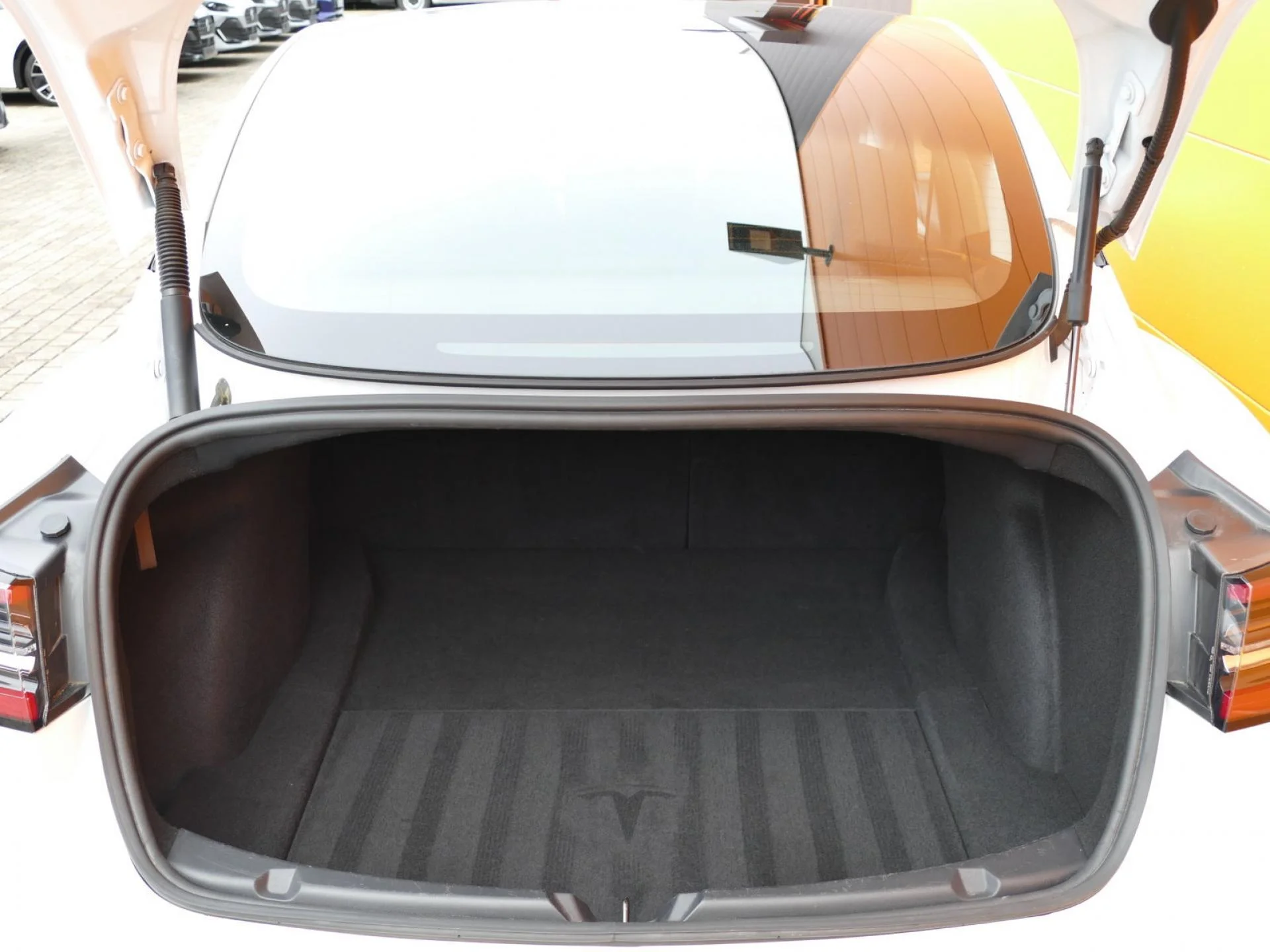 TESLA MODEL 3 - Miniature 10 sur 28 - Cliquer pour voir cette photo