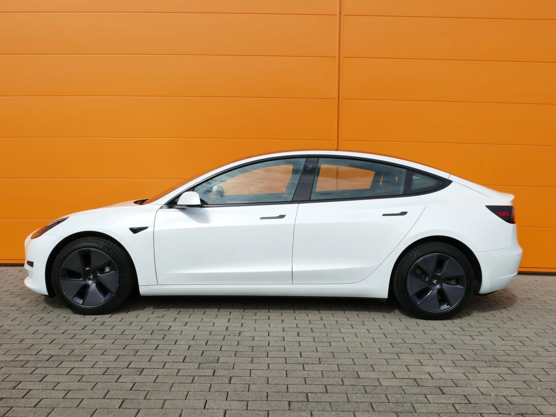 TESLA MODEL 3 - Miniature 4 sur 30 - Cliquer pour voir cette photo