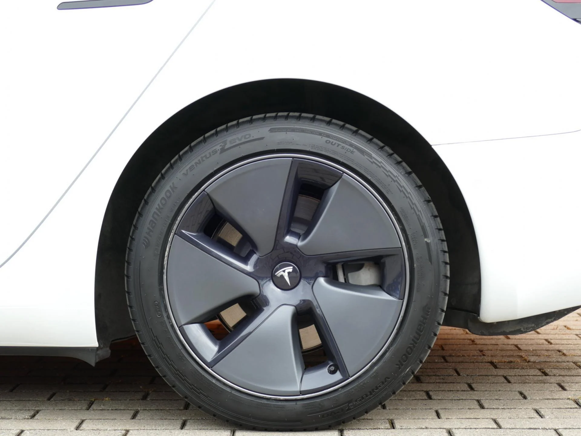 TESLA MODEL 3 - Miniature 28 sur 28 - Cliquer pour voir cette photo