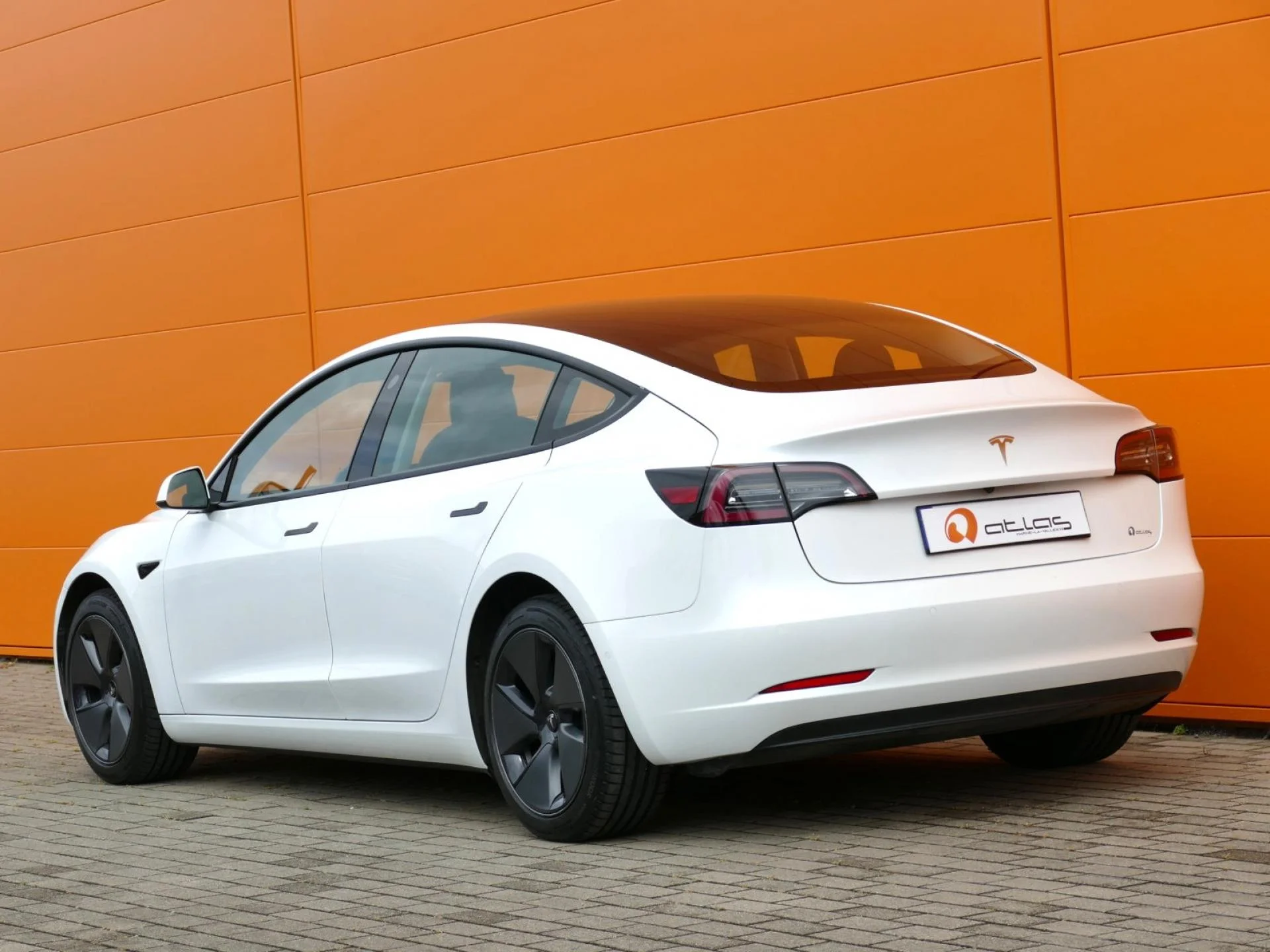 TESLA MODEL 3 - Miniature 5 sur 28 - Cliquer pour voir cette photo