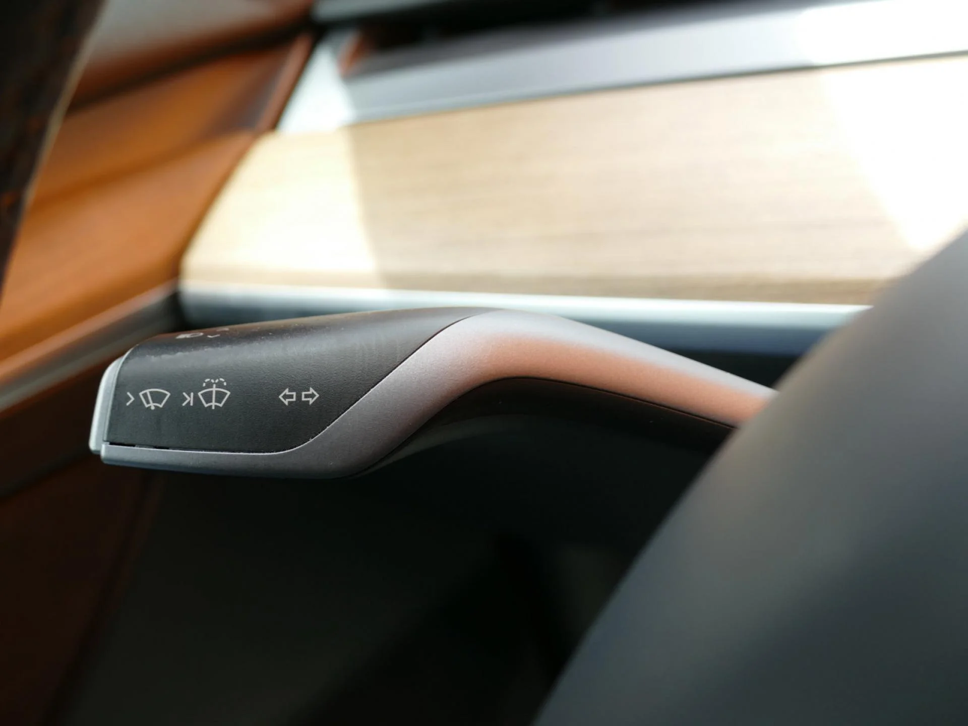 TESLA MODEL 3 - Miniature 21 sur 28 - Cliquer pour voir cette photo