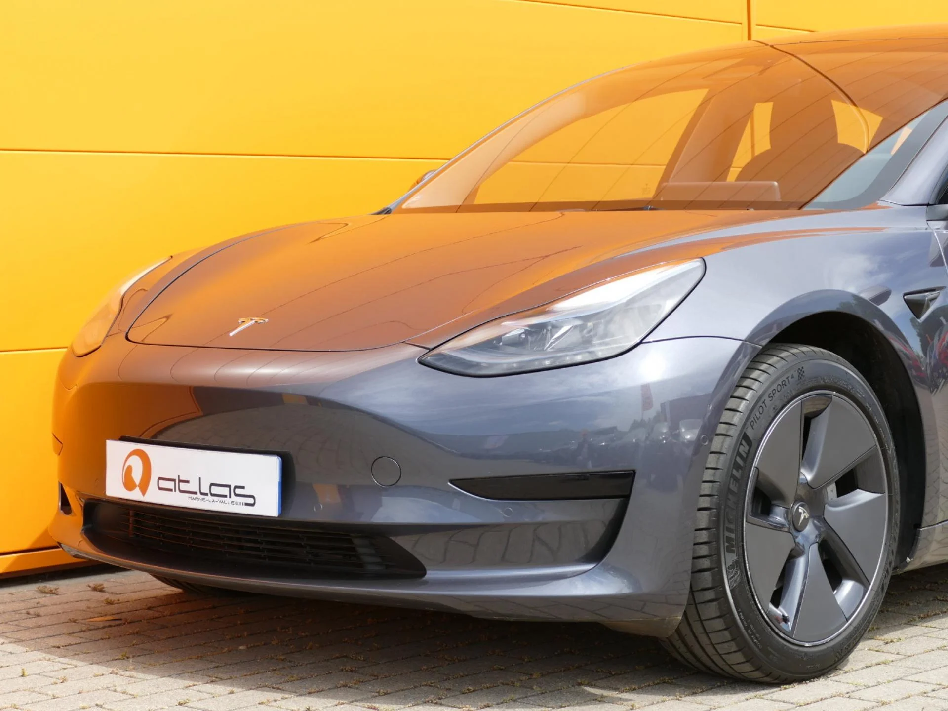 TESLA MODEL 3 - Miniature 29 sur 33 - Cliquer pour voir cette photo